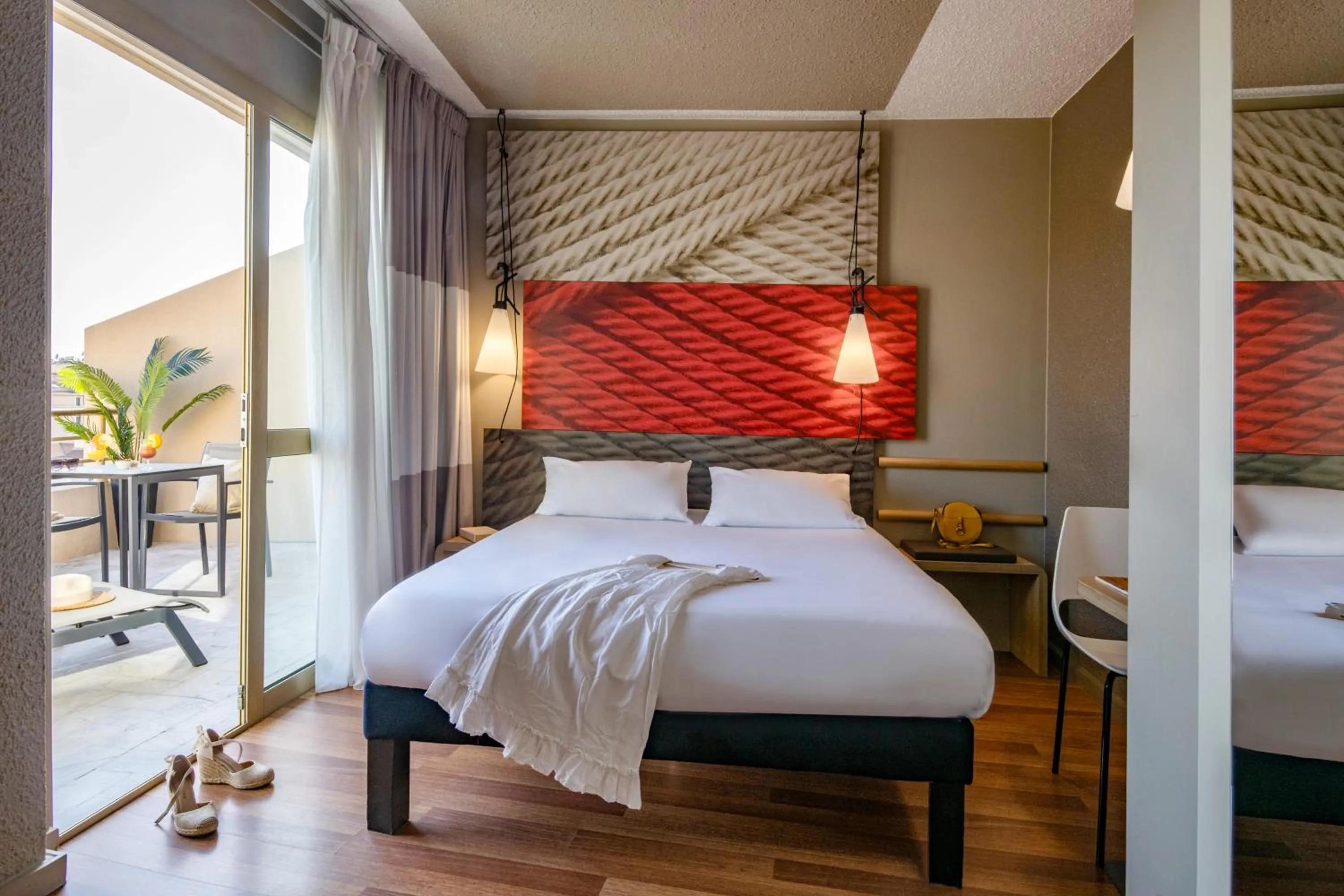 Bedroom, Bed in ibis Cannes Plage La Bocca