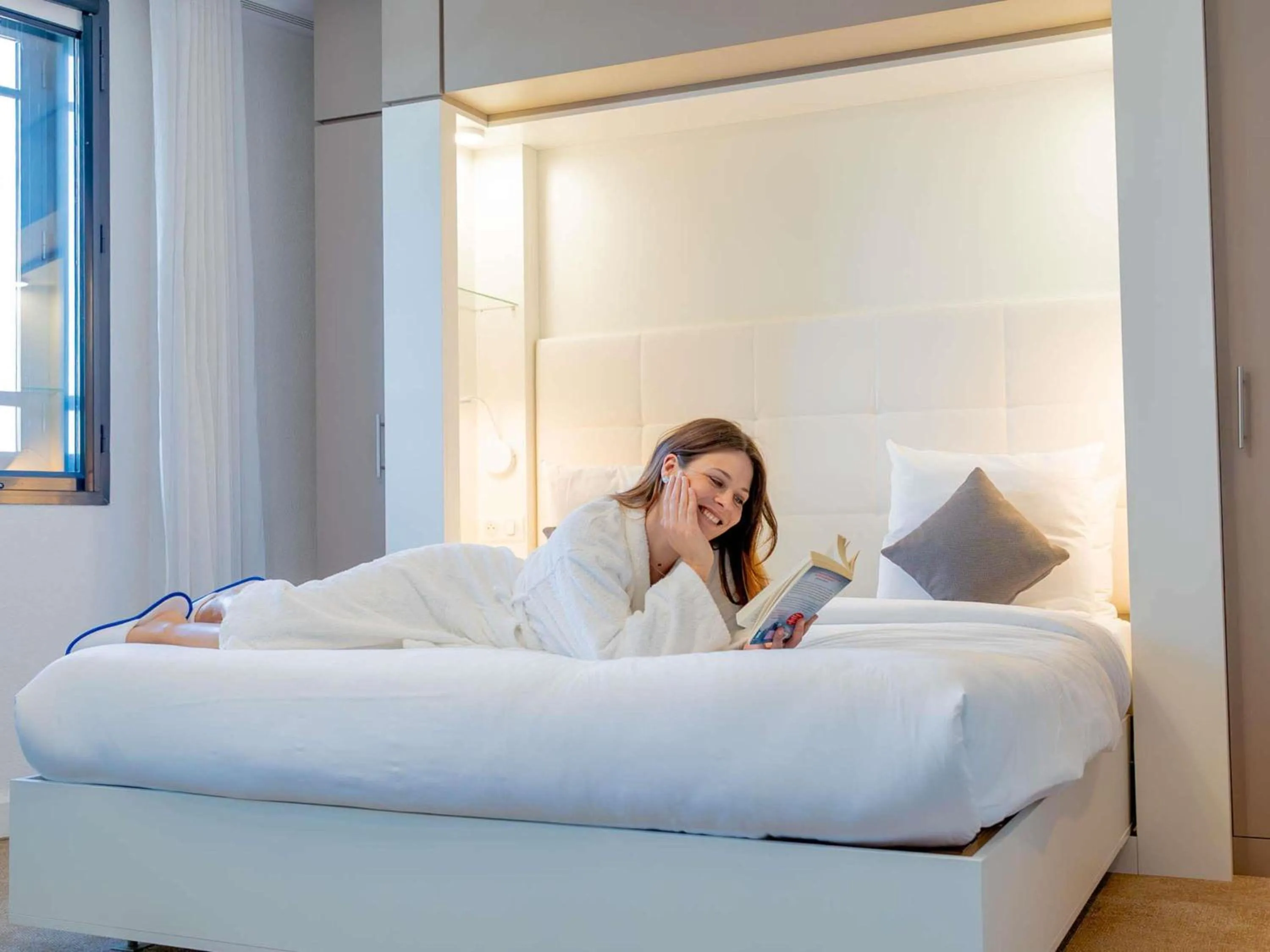 Bedroom, Bed in Novotel Suites Paris Montreuil Vincennes