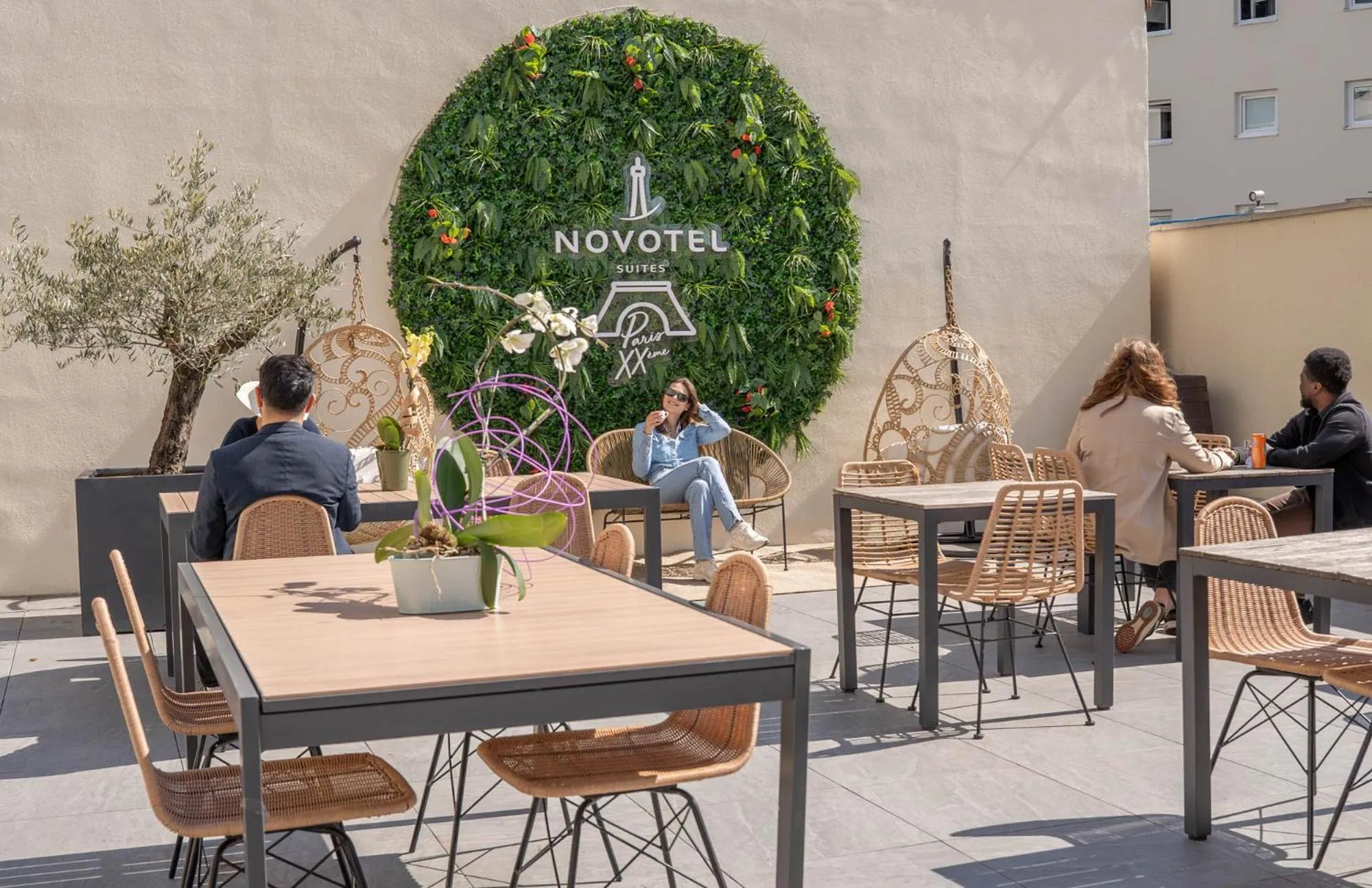 Patio in Novotel Suites Paris Montreuil Vincennes