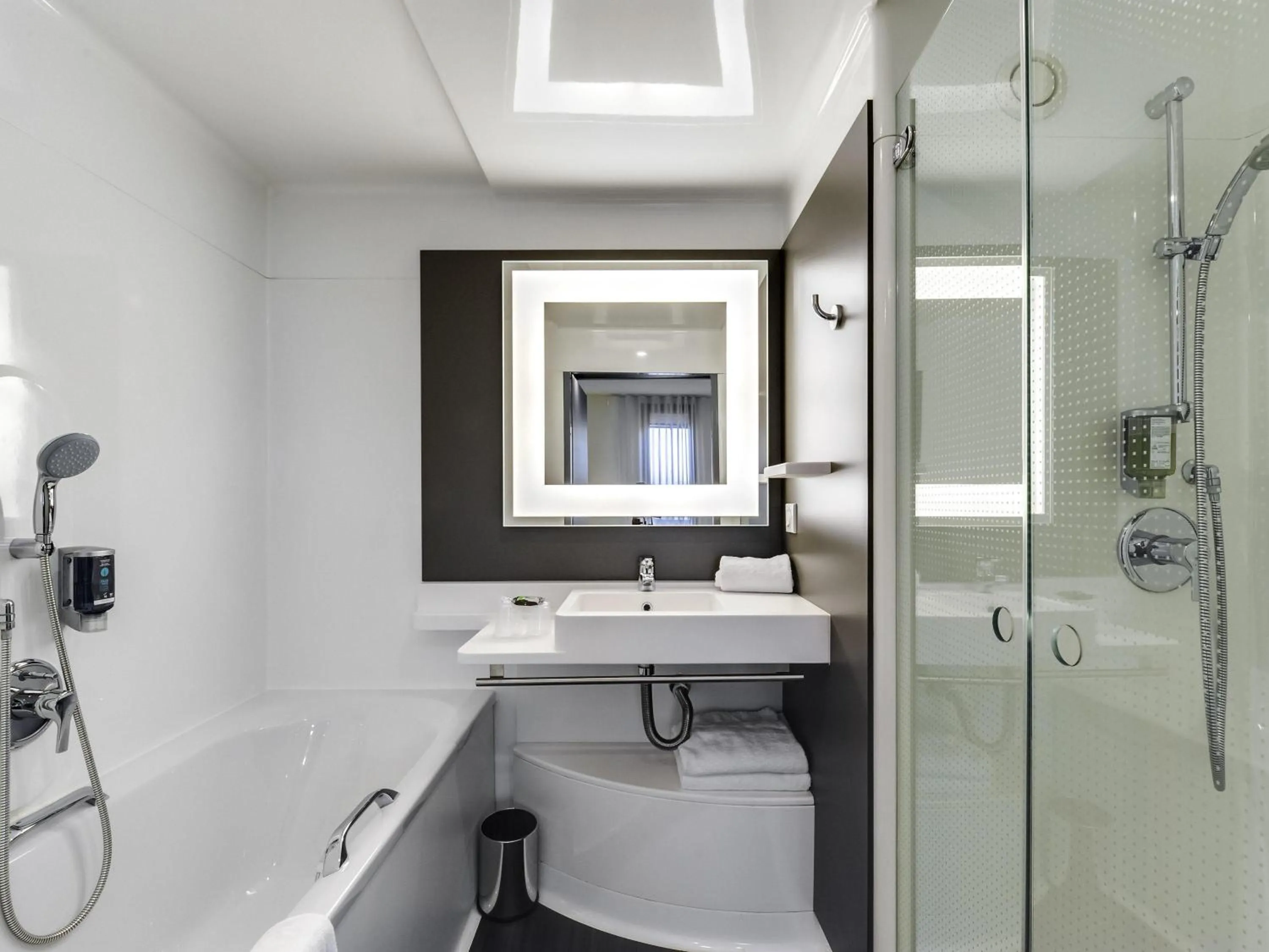 Bathroom in Novotel Suites Paris Montreuil Vincennes