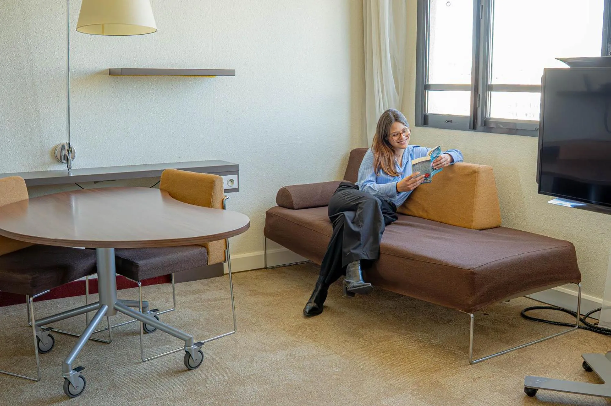 TV and multimedia in Novotel Suites Paris Montreuil Vincennes