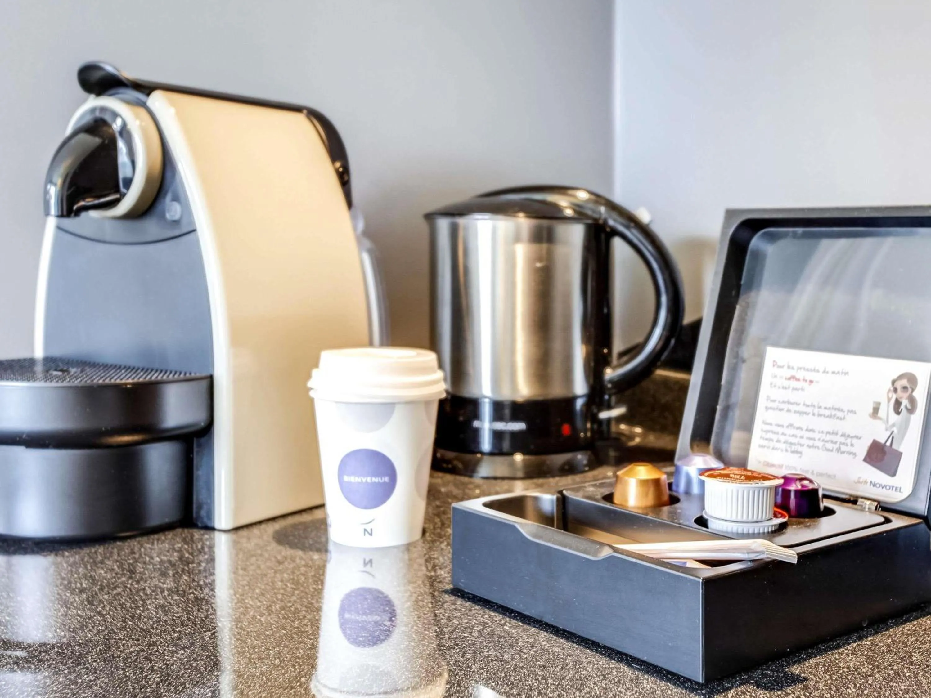 Coffee/tea facilities in Novotel Suites Paris Montreuil Vincennes