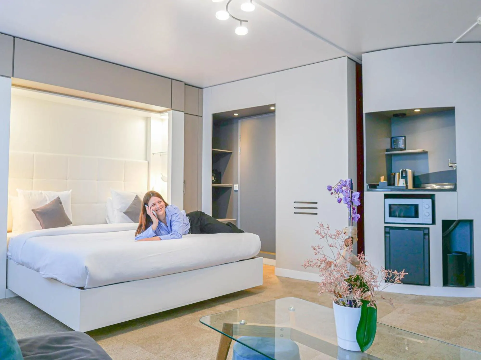 Bed in Novotel Suites Paris Montreuil Vincennes