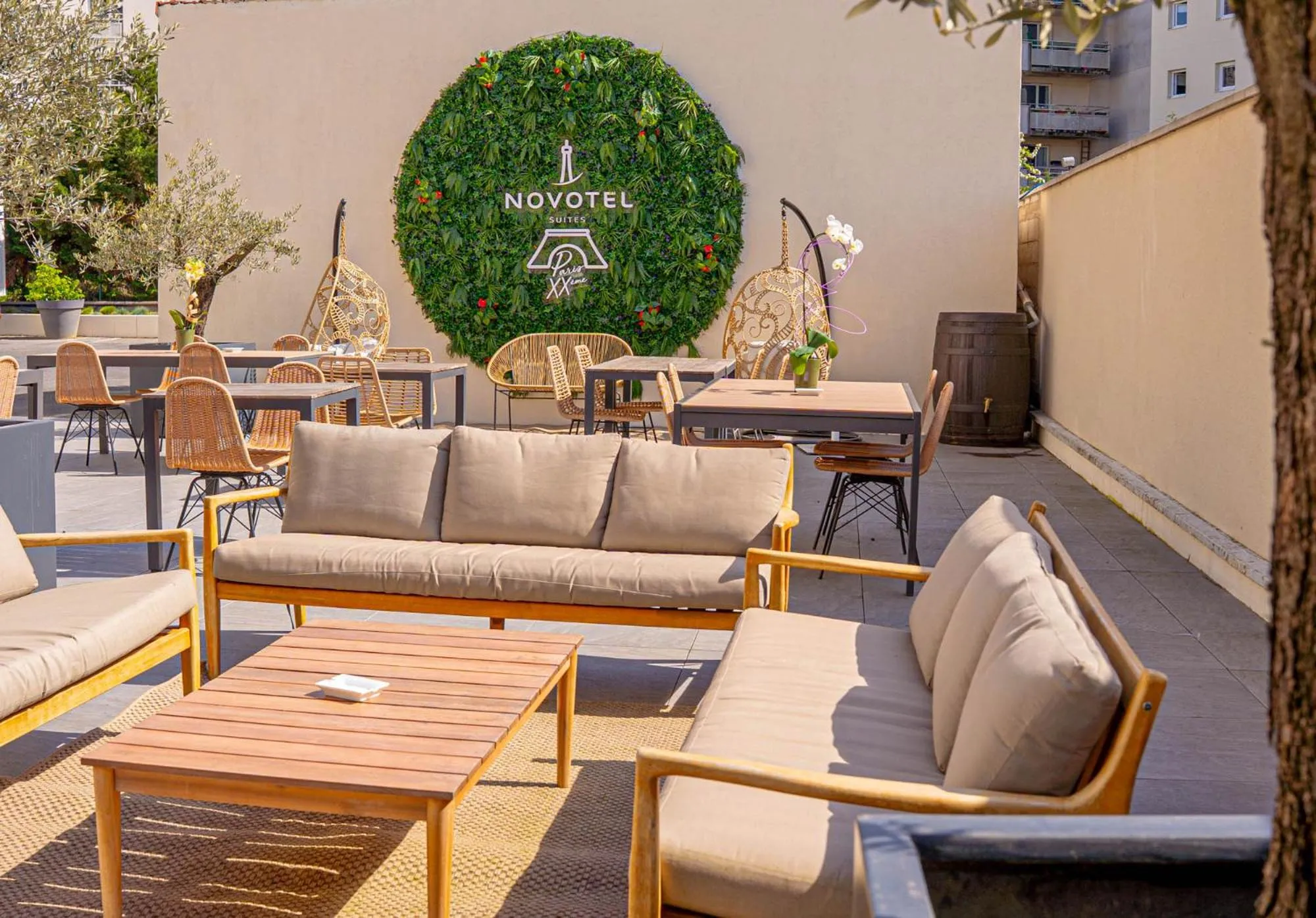 Patio in Novotel Suites Paris Montreuil Vincennes