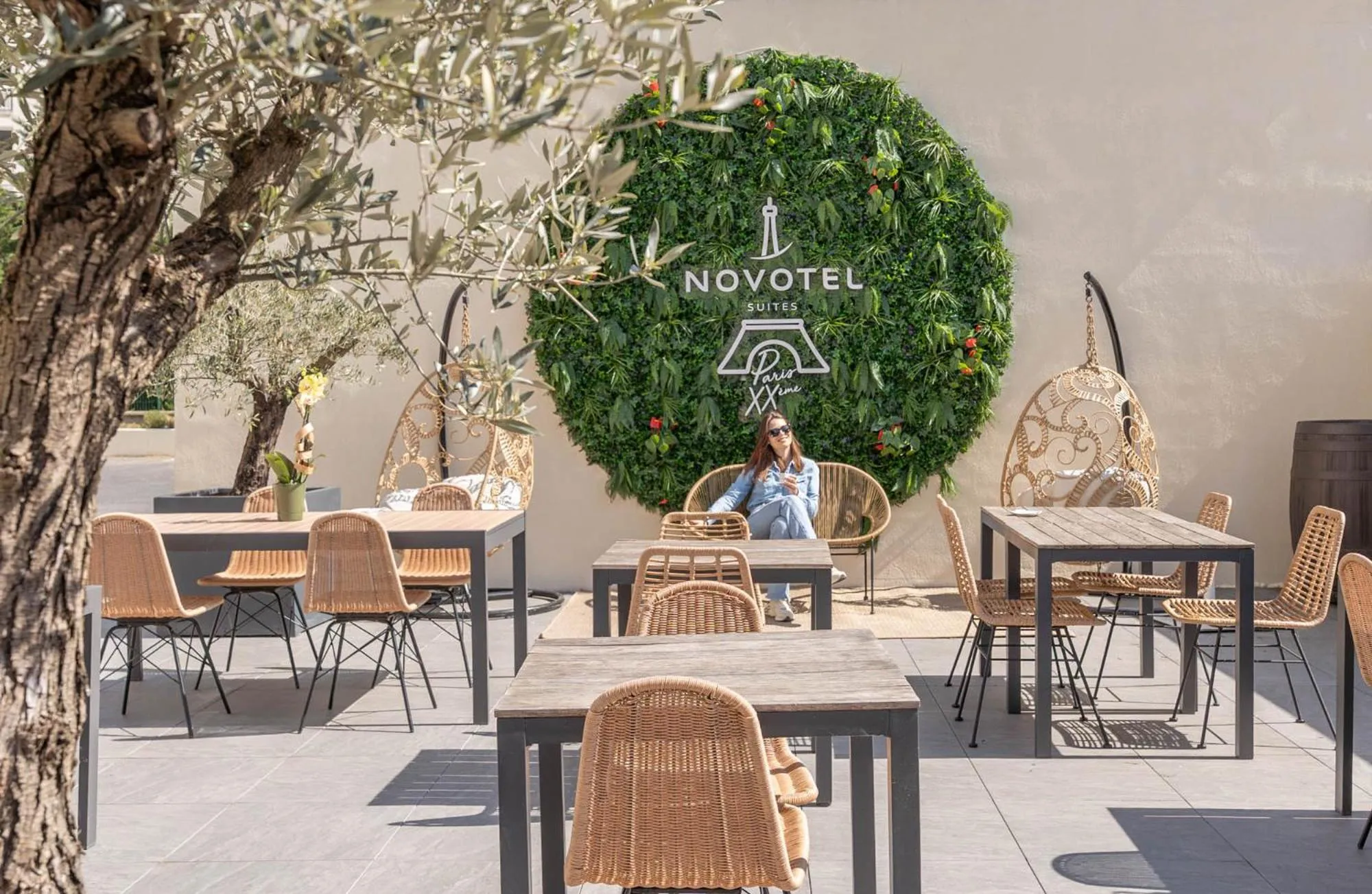 Patio in Novotel Suites Paris Montreuil Vincennes