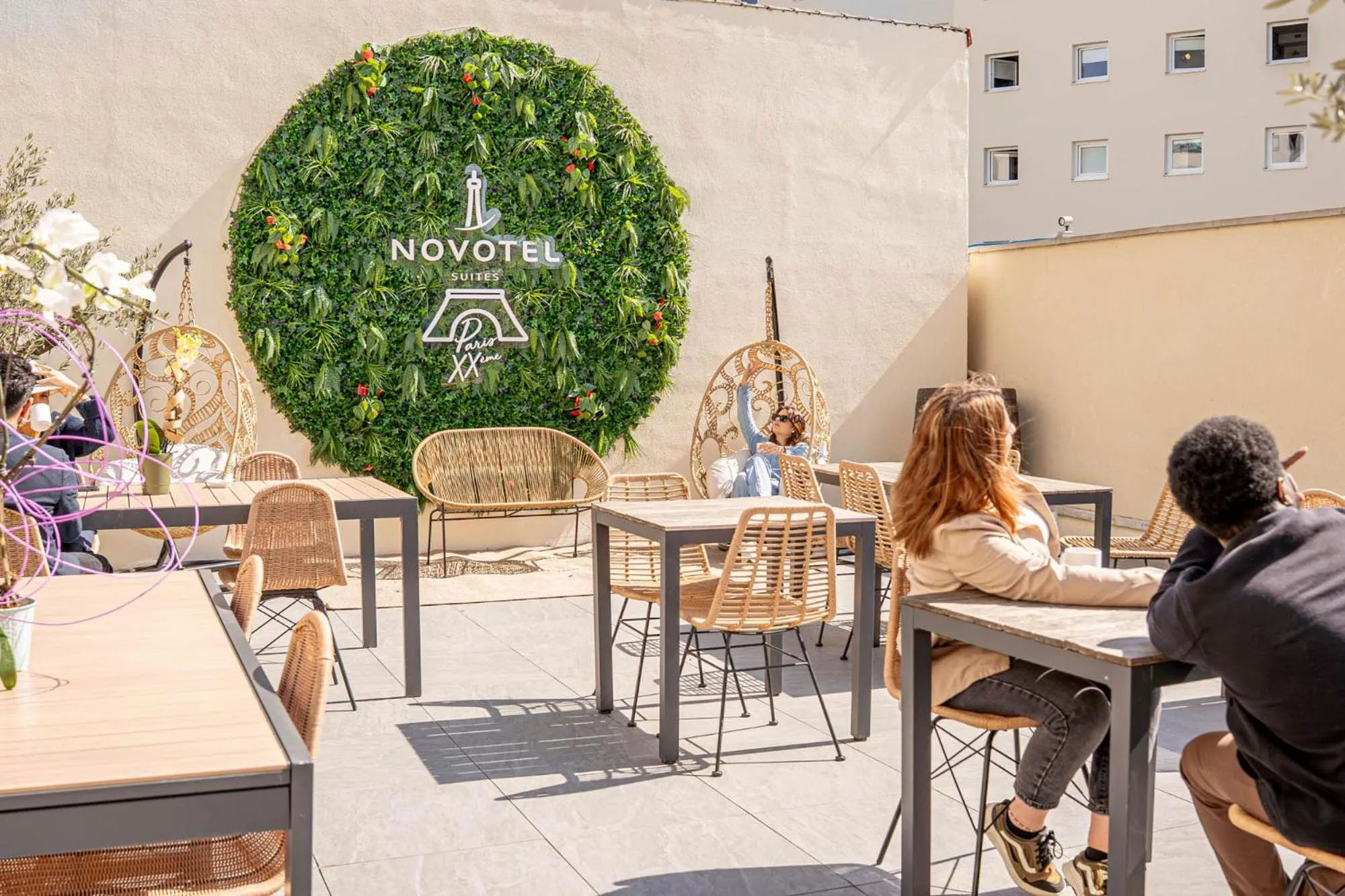 Patio in Novotel Suites Paris Montreuil Vincennes