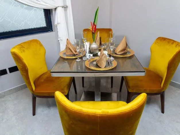 Food and drinks in Oak Plaza Hotels East Airport