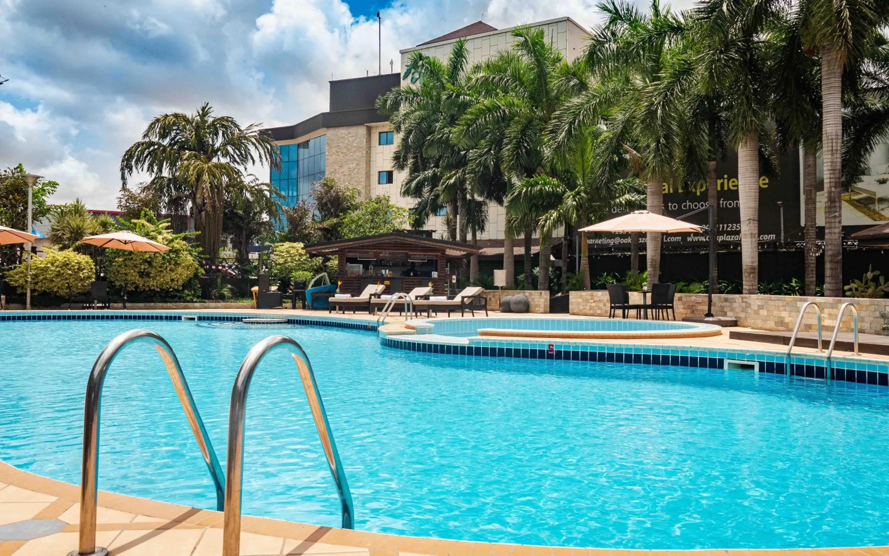 Swimming pool in Oak Plaza Hotels East Airport