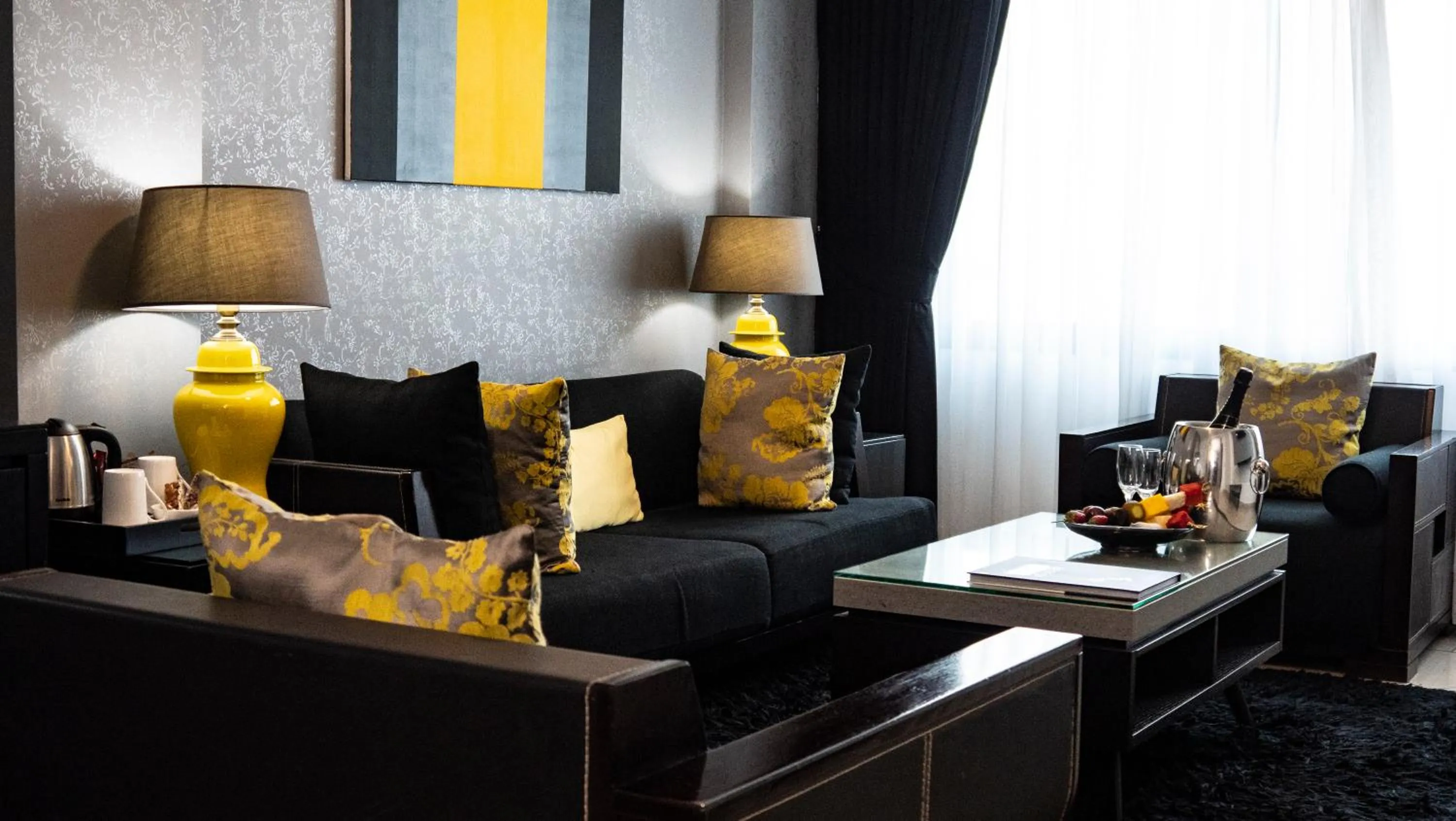 Living room in Oak Plaza Hotels East Airport