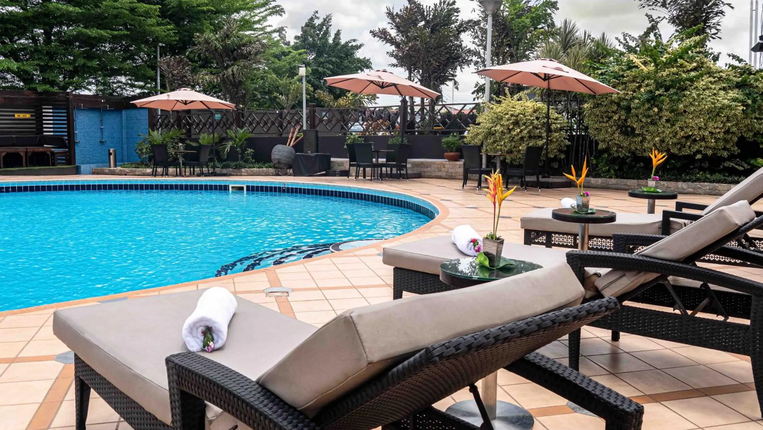 Swimming pool in Oak Plaza Hotels East Airport