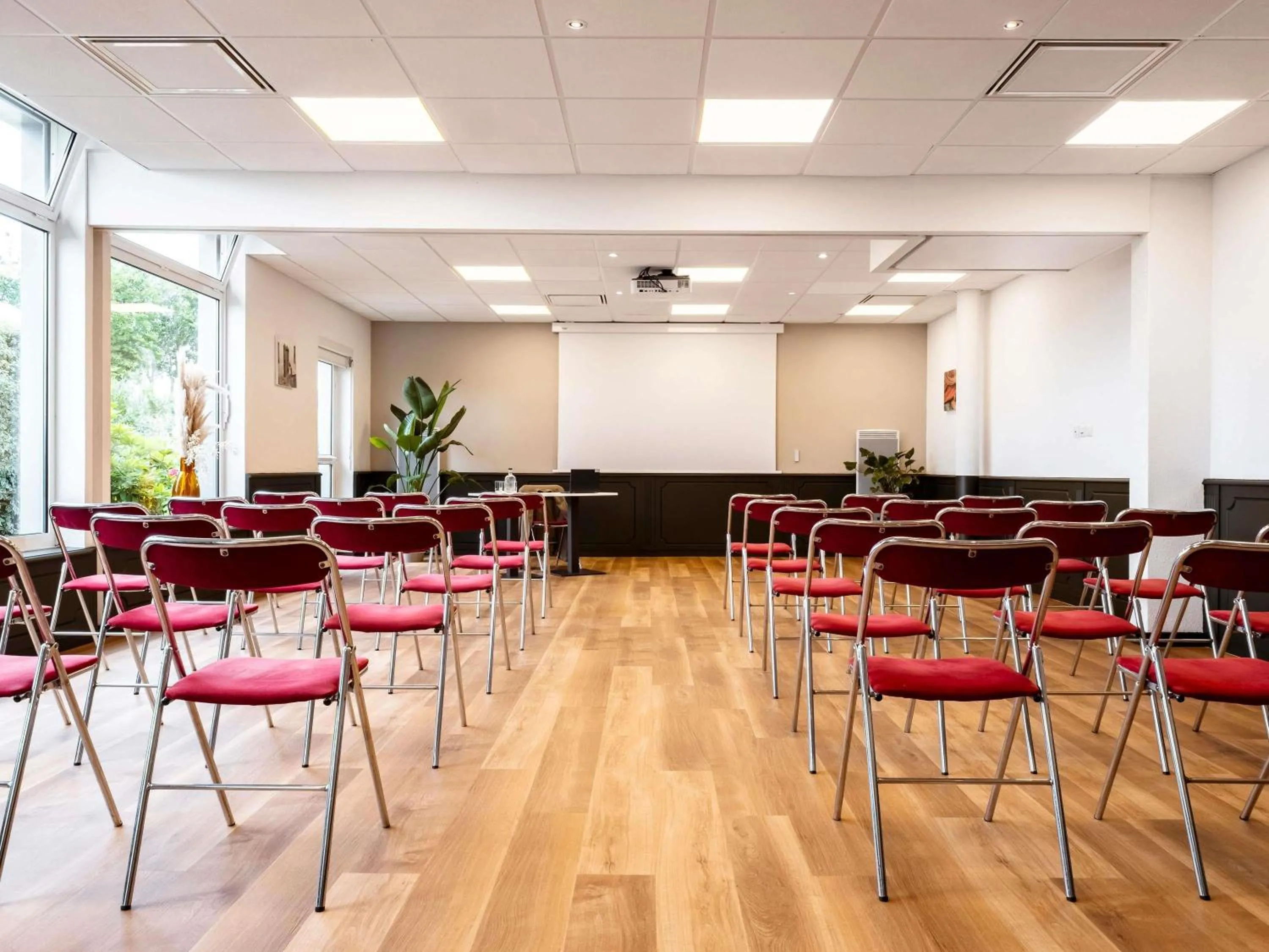 Meeting/conference room in Mercure Bayeux Omaha Beach