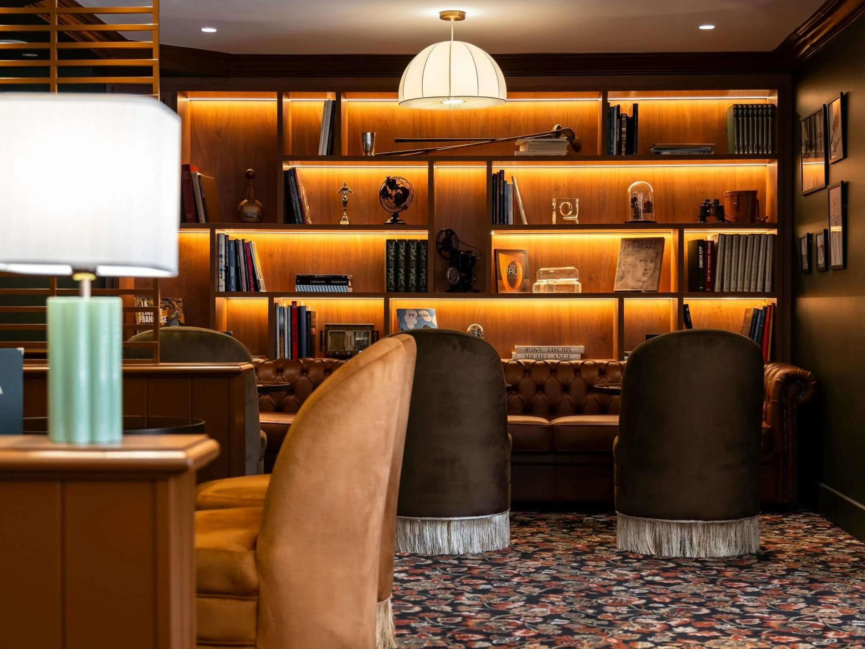 Lounge or bar in Mercure Bayeux Omaha Beach