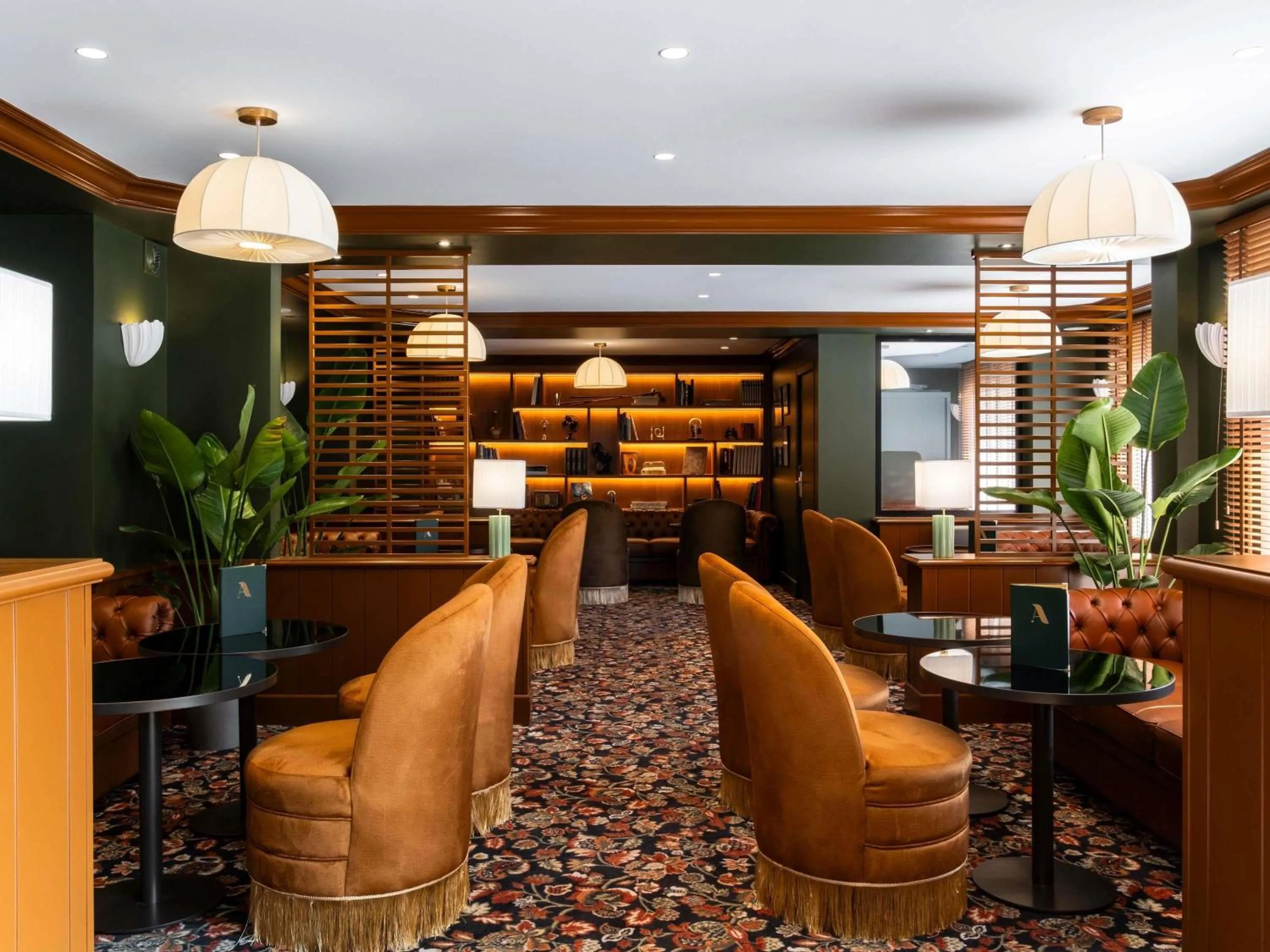 Lounge or bar in Mercure Bayeux Omaha Beach