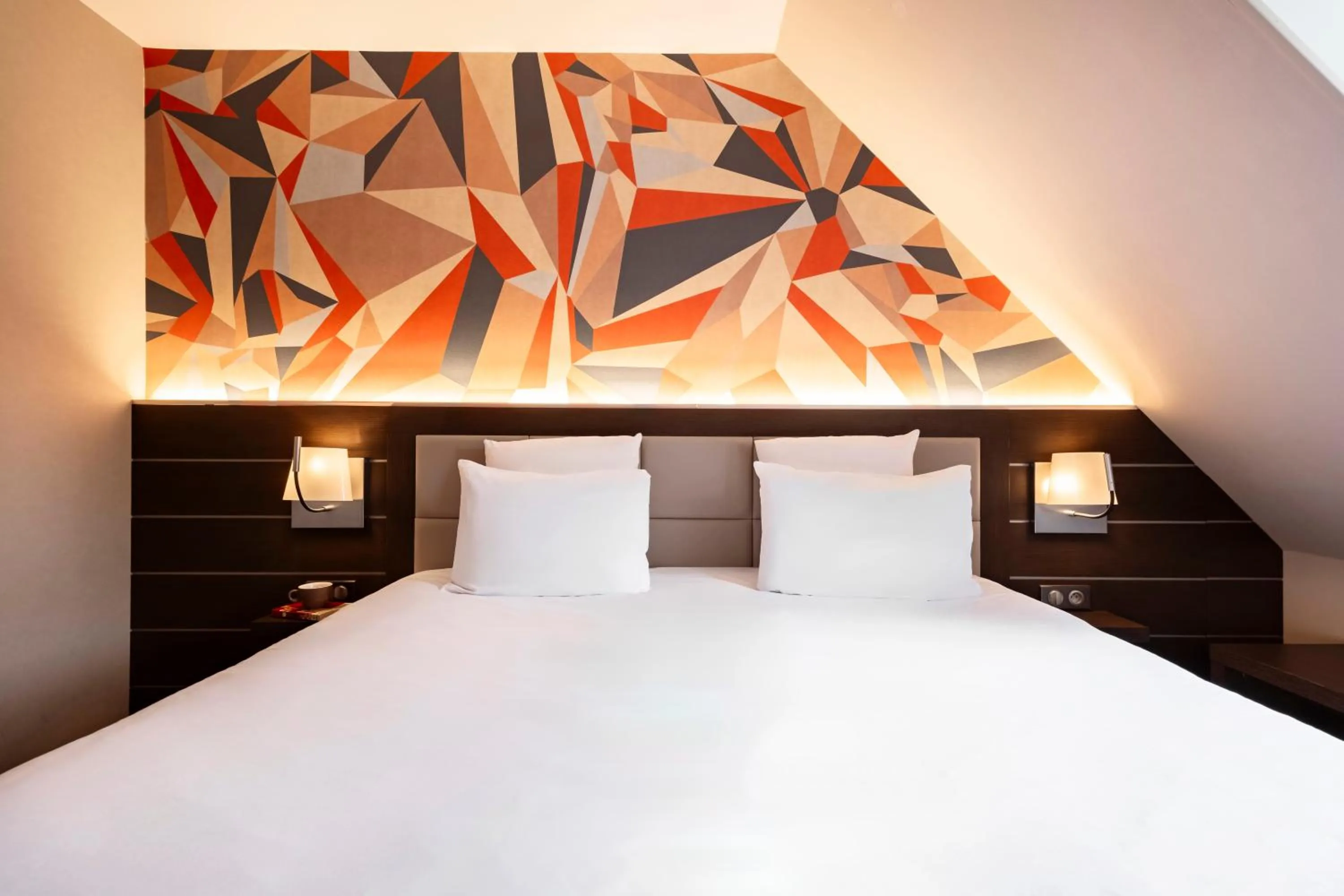 Property building, Bed in Mercure Bayeux Omaha Beach