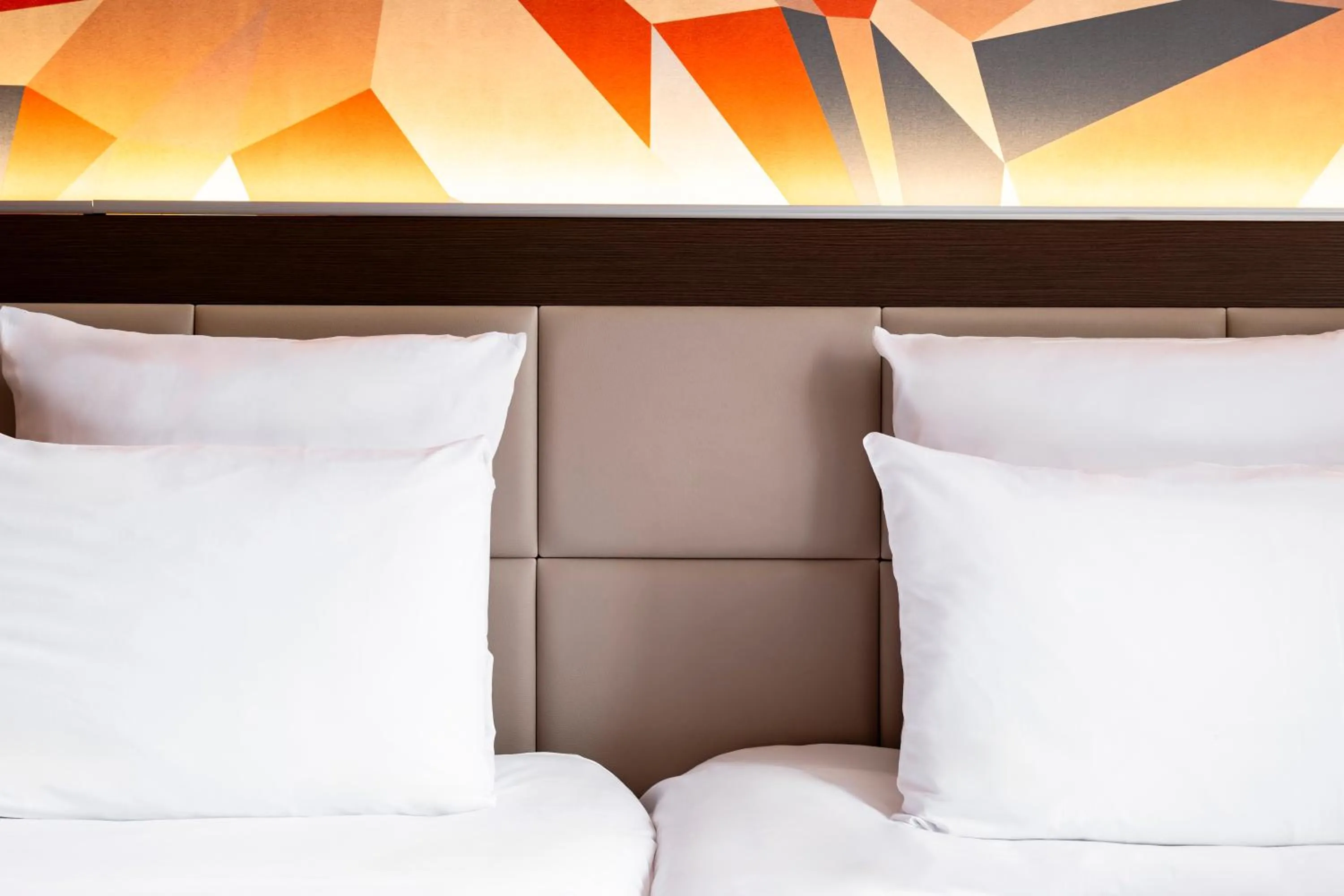 Property building, Bed in Mercure Bayeux Omaha Beach