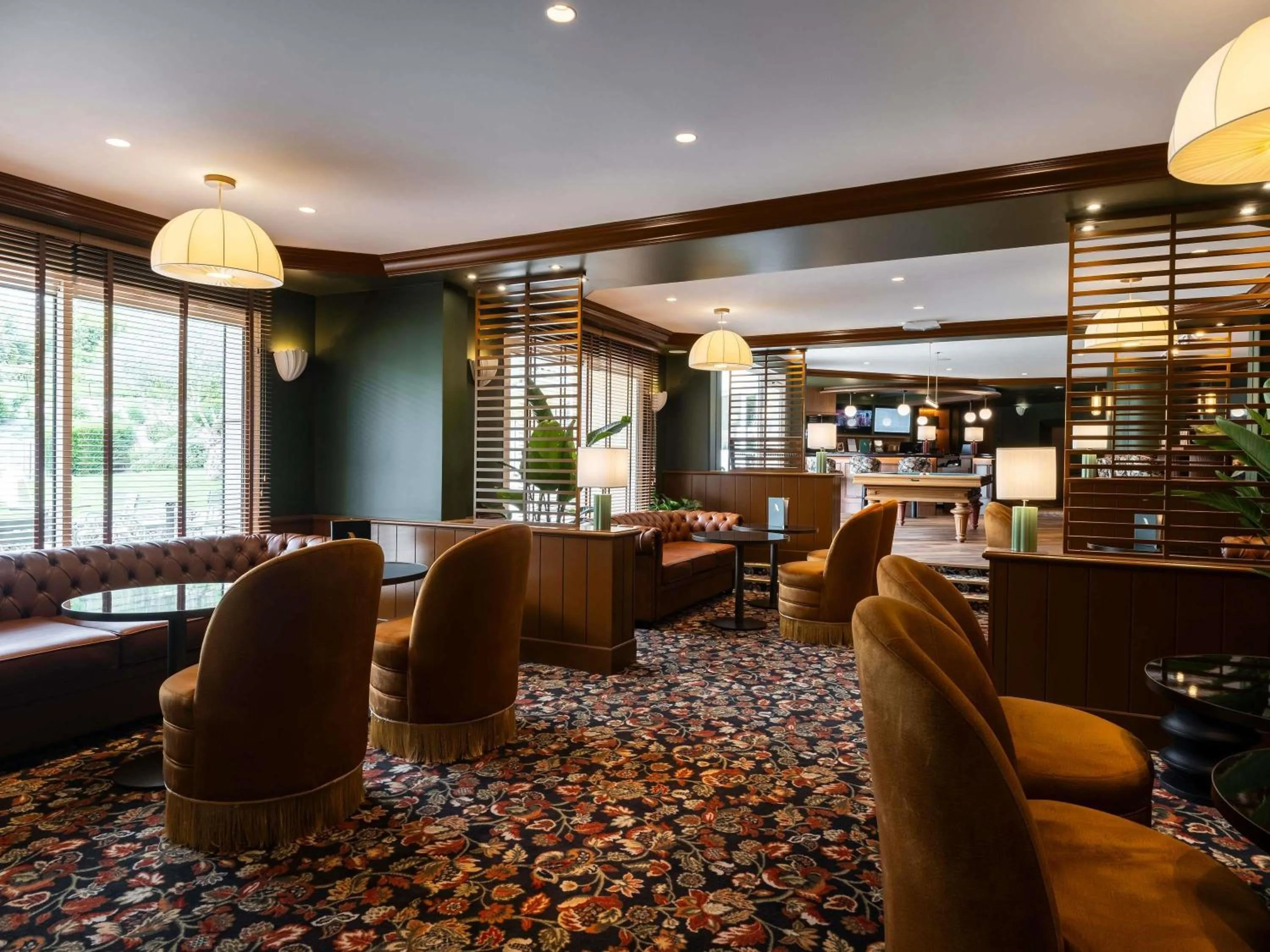 Lounge or bar in Mercure Bayeux Omaha Beach