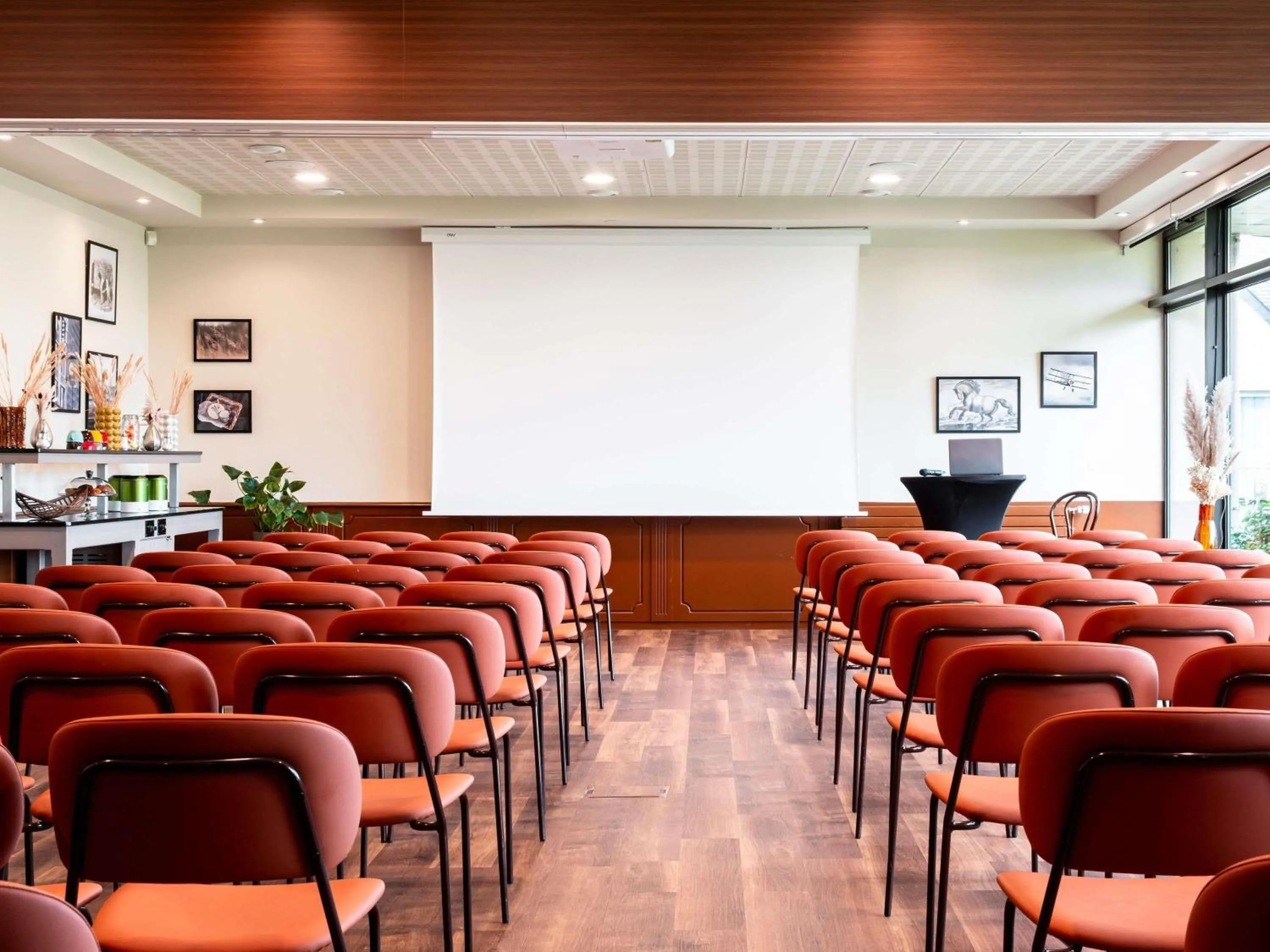 Meeting/conference room in Mercure Bayeux Omaha Beach