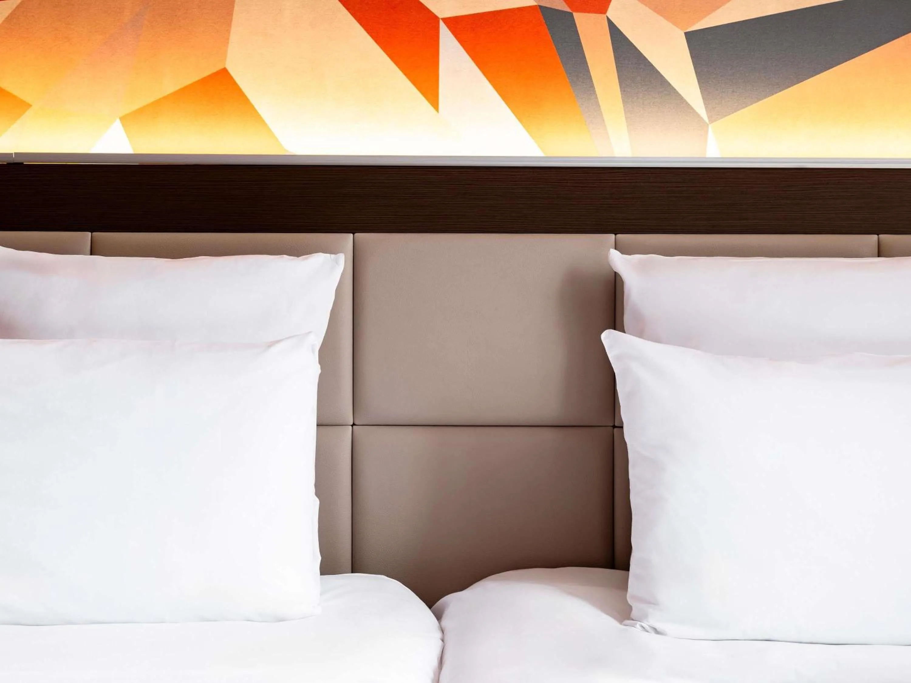 Bedroom, Bed in Mercure Bayeux Omaha Beach