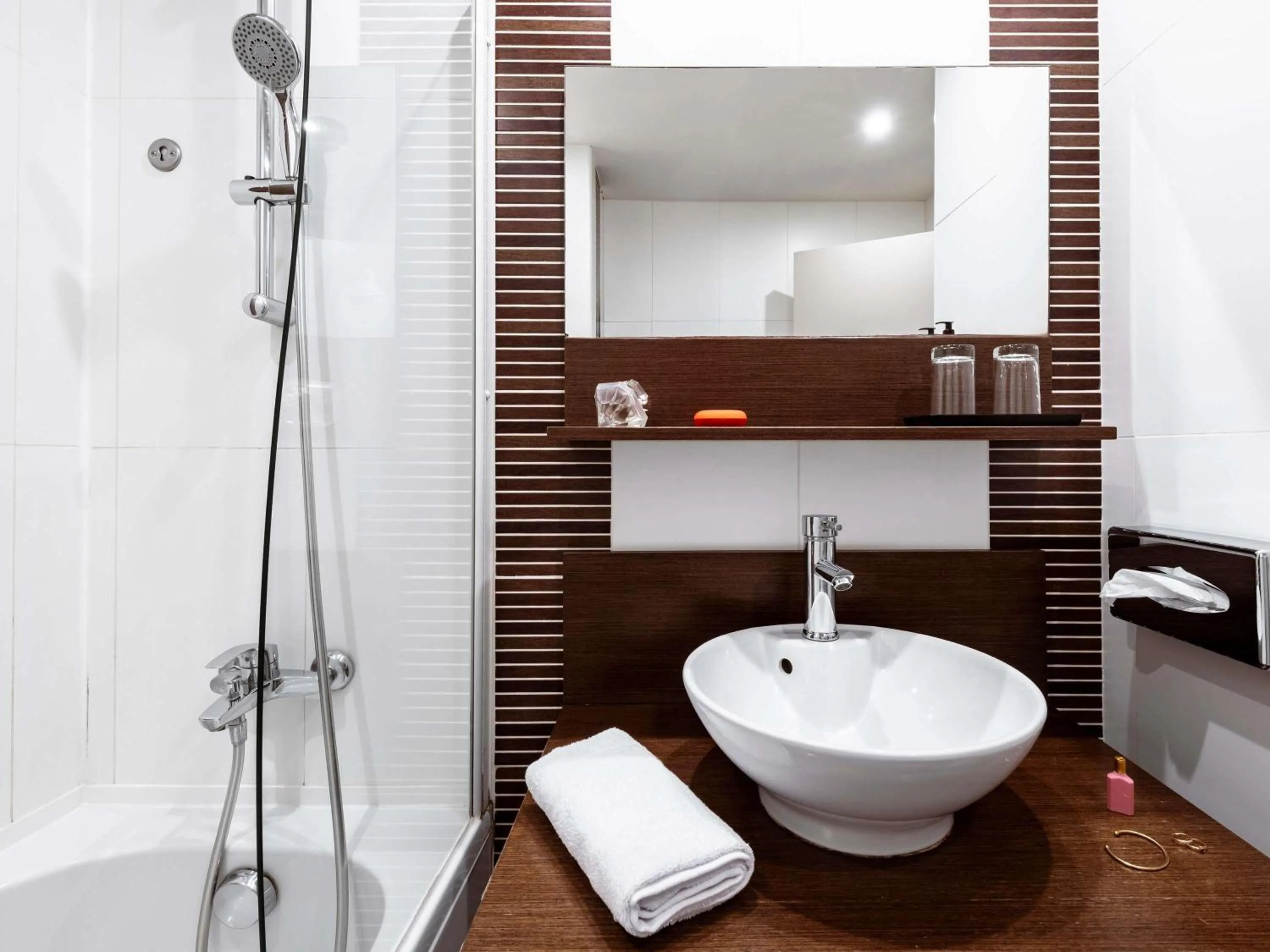 Bedroom in Mercure Bayeux Omaha Beach