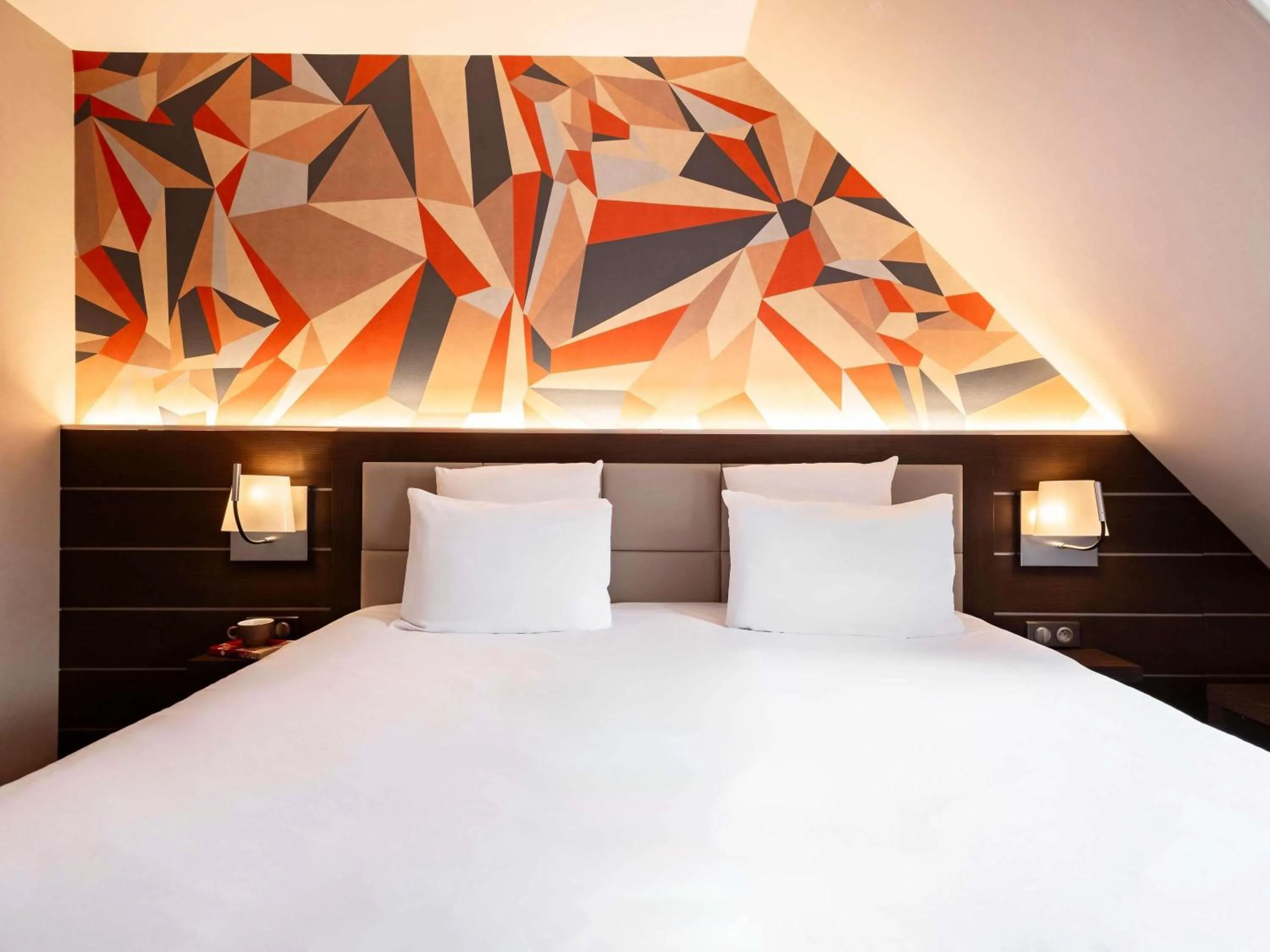 Bedroom, Bed in Mercure Bayeux Omaha Beach