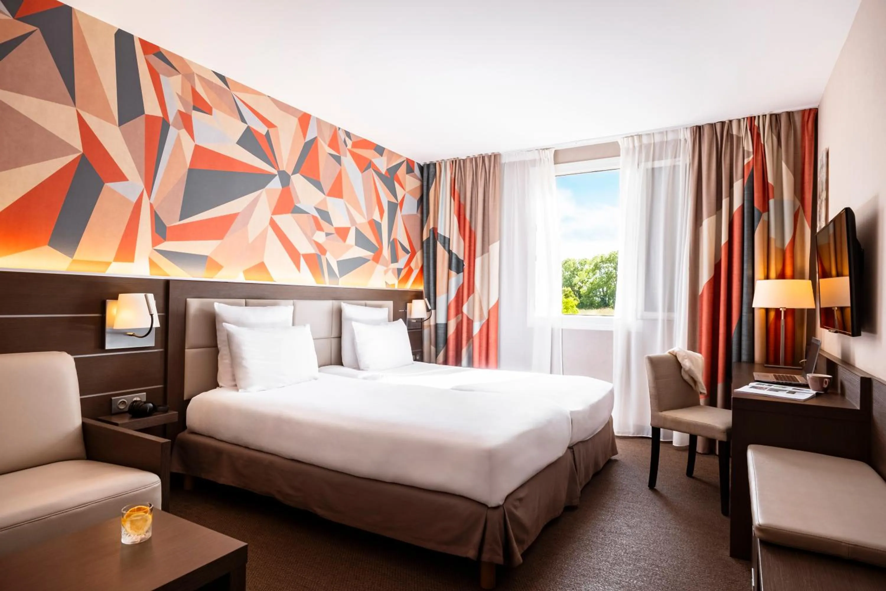 Property building, Bed in Mercure Bayeux Omaha Beach