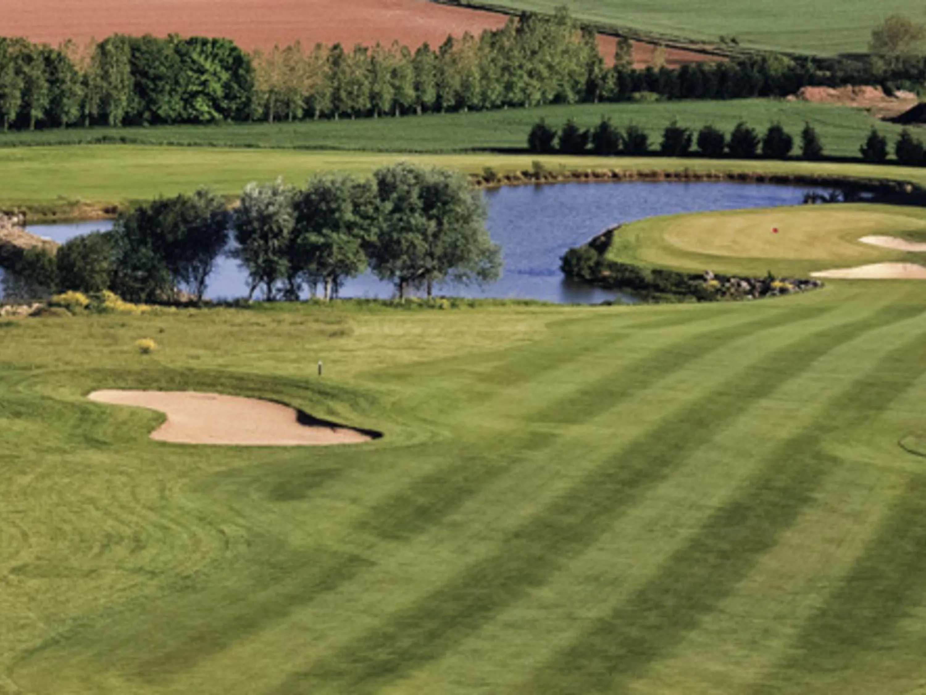 Golfcourse in Mercure Bayeux Omaha Beach