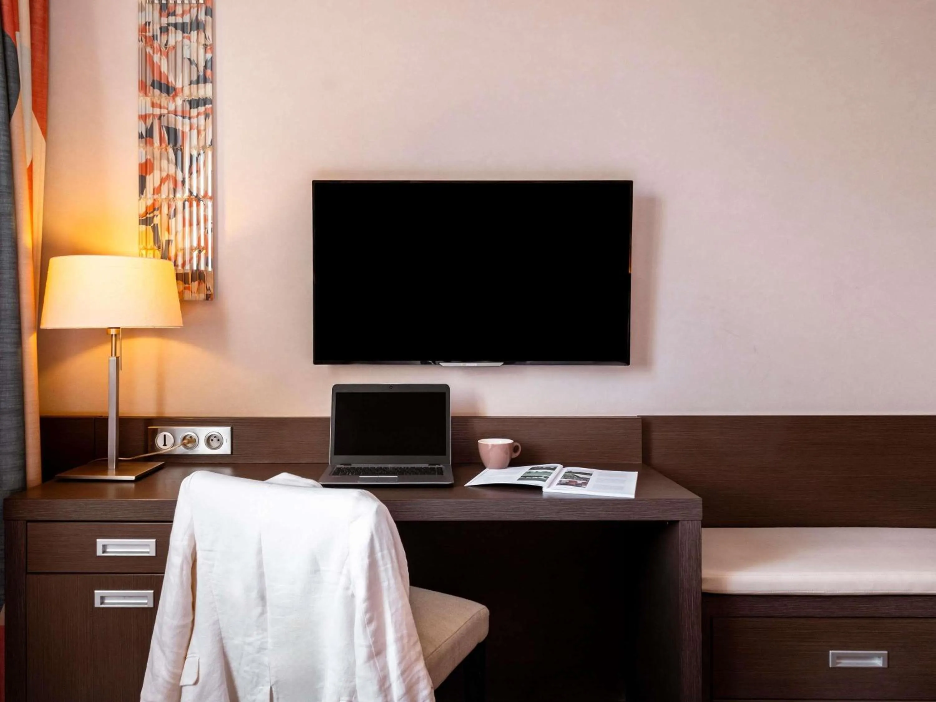 Bedroom in Mercure Bayeux Omaha Beach