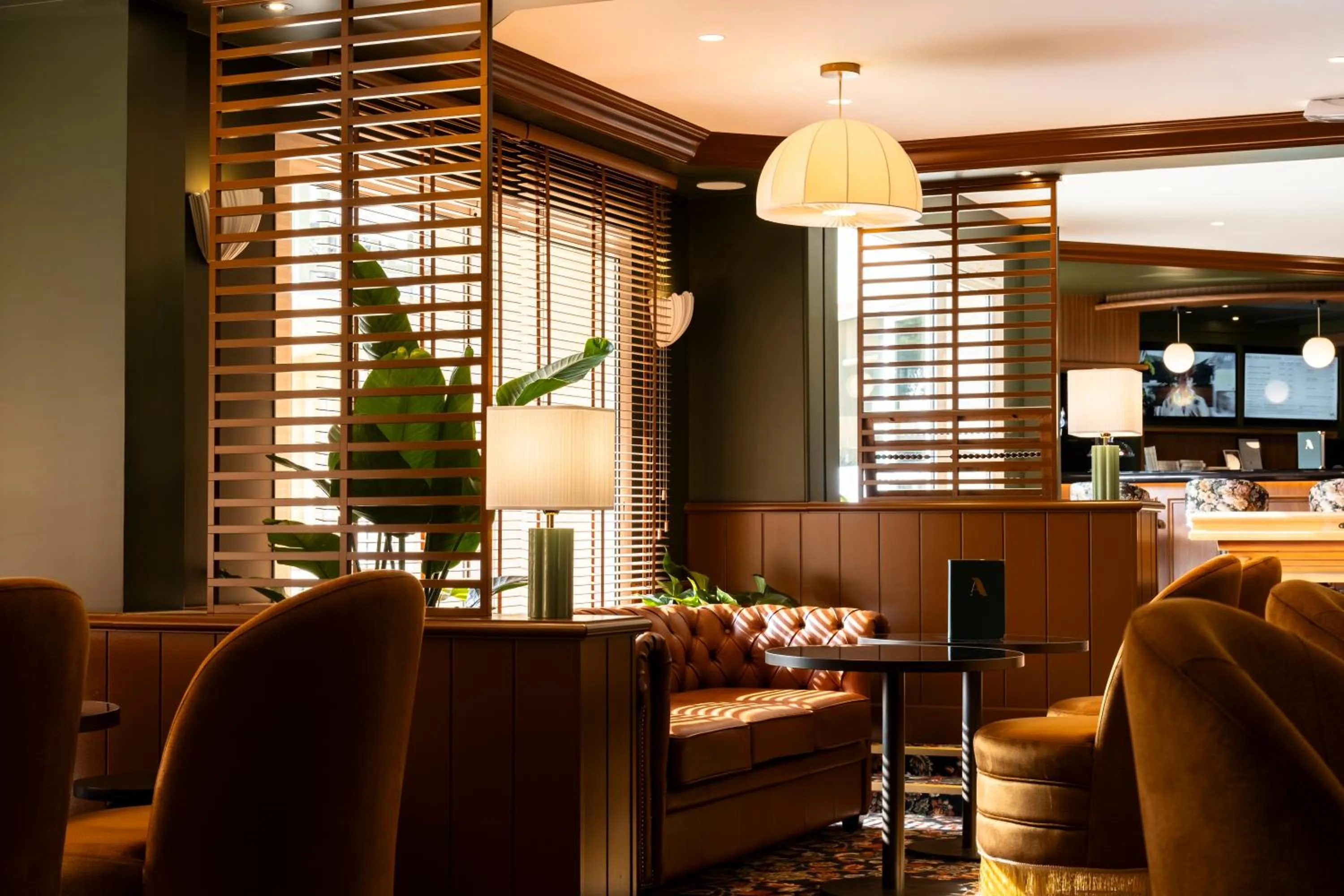 Lounge or bar in Mercure Bayeux Omaha Beach