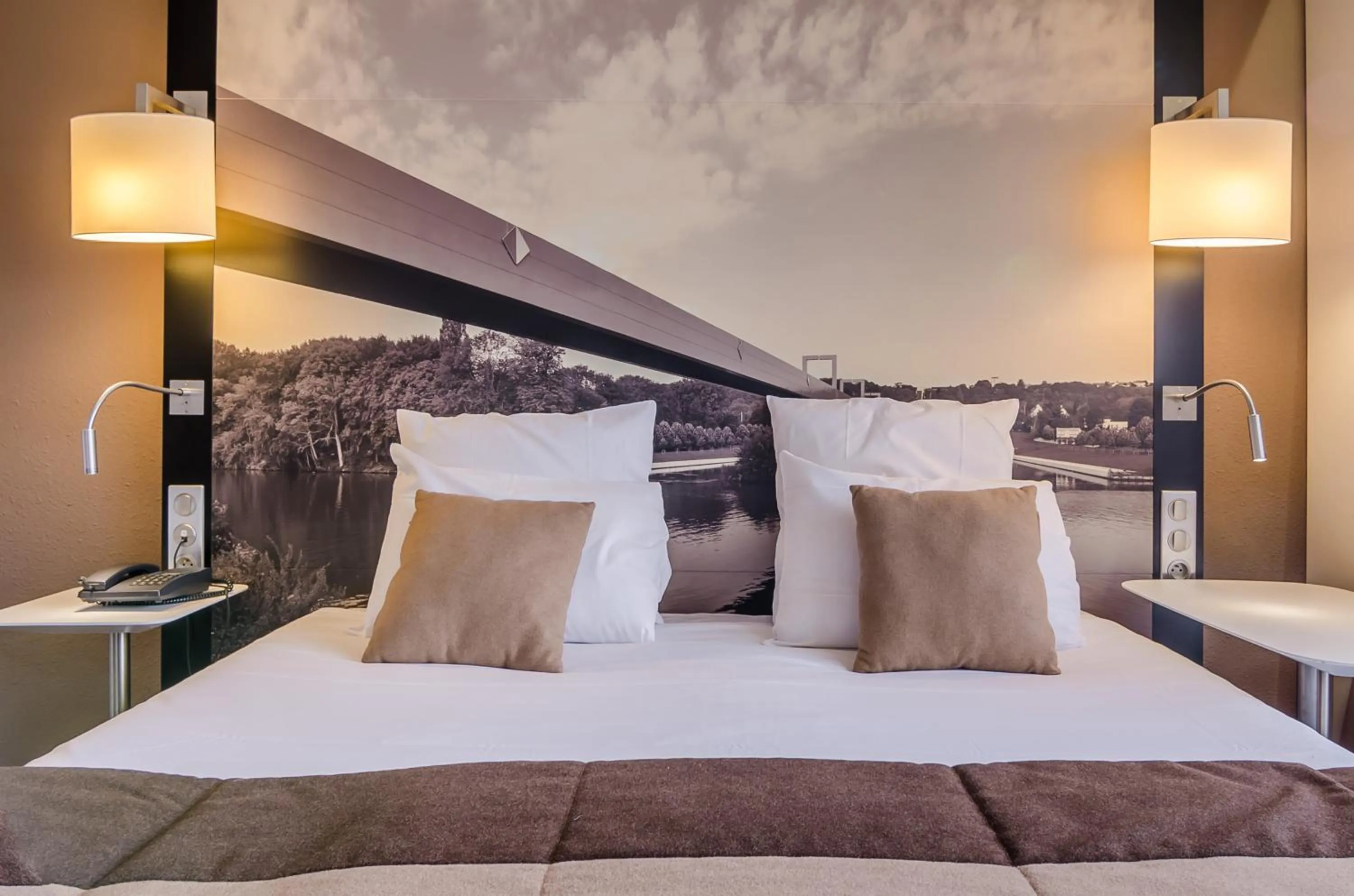 Bedroom, Bed in Mercure Cergy Pontoise Centre