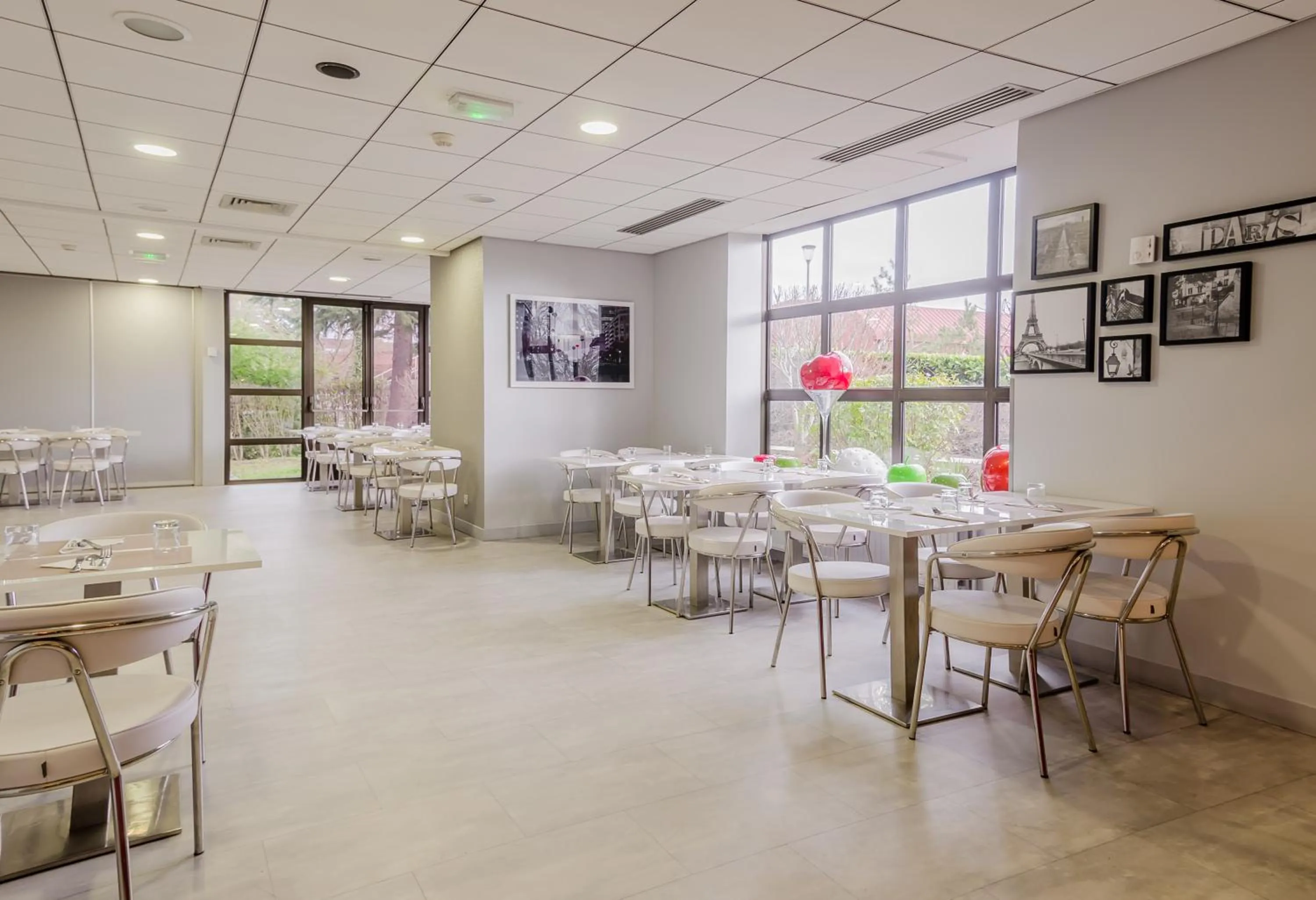 Restaurant/places to eat in Mercure Cergy Pontoise Centre