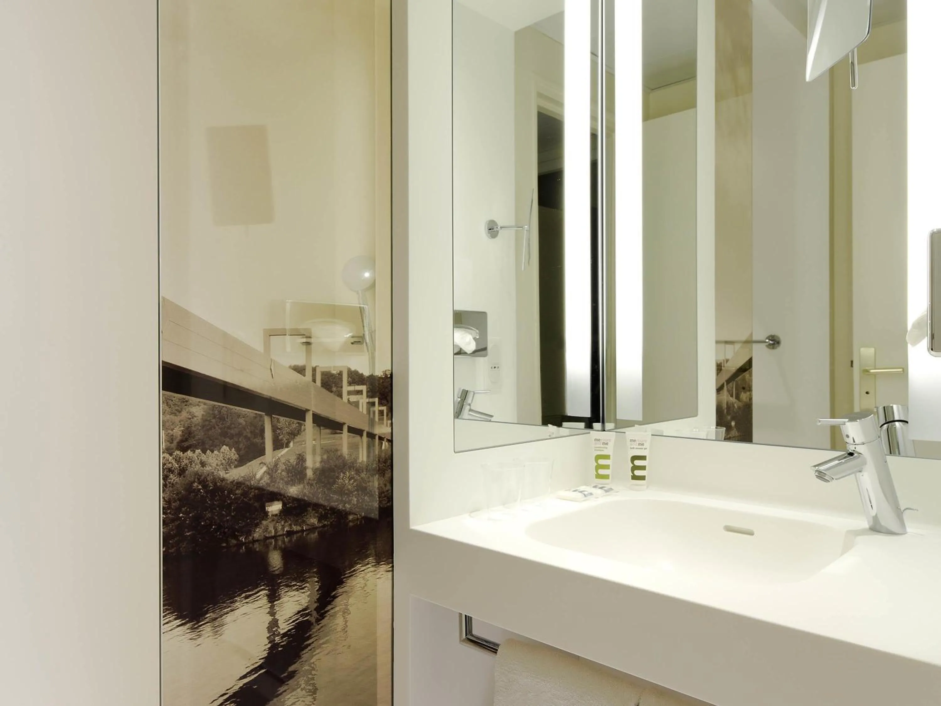 Bedroom in Mercure Cergy Pontoise Centre