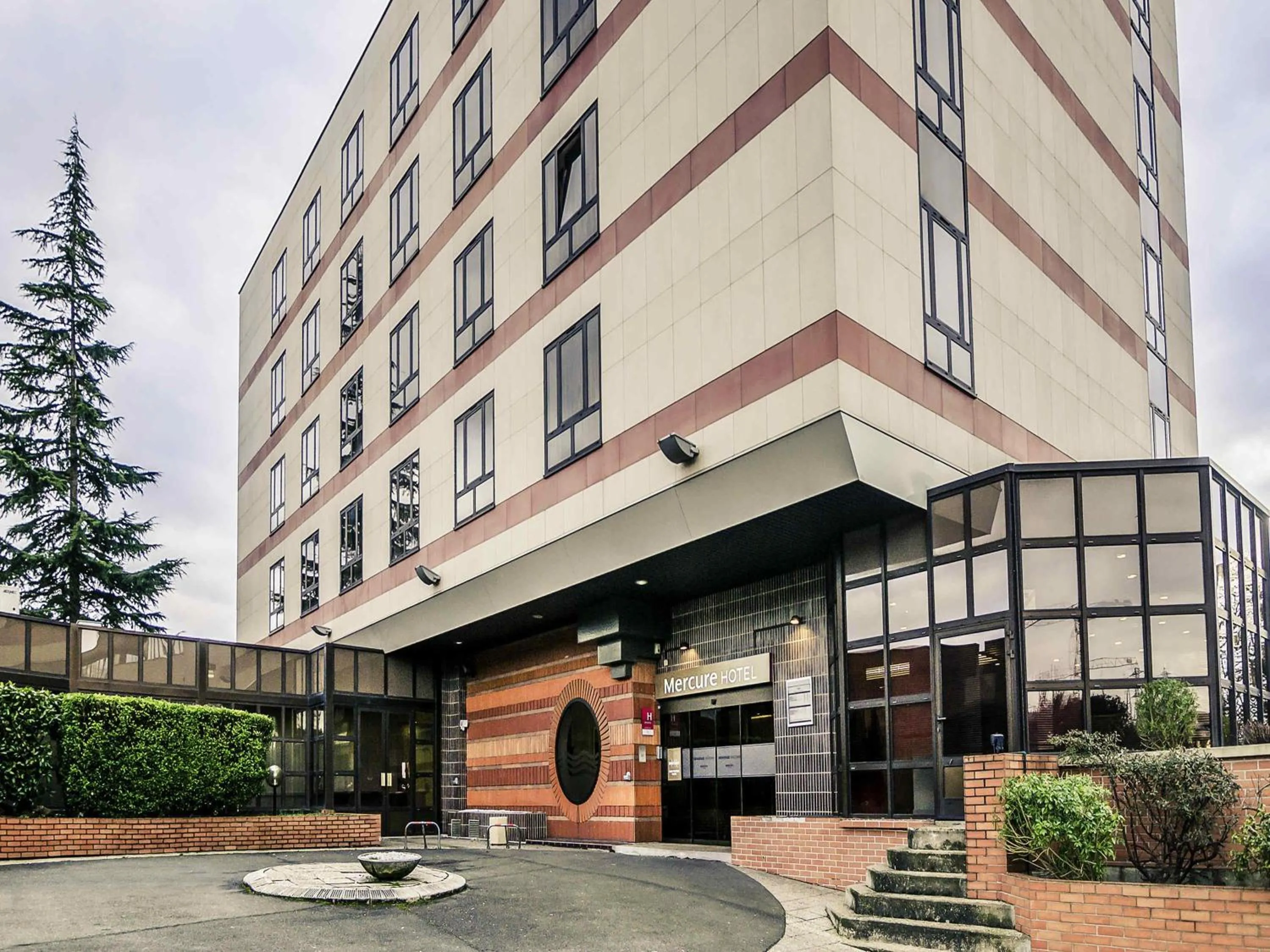 Property building in Mercure Cergy Pontoise Centre