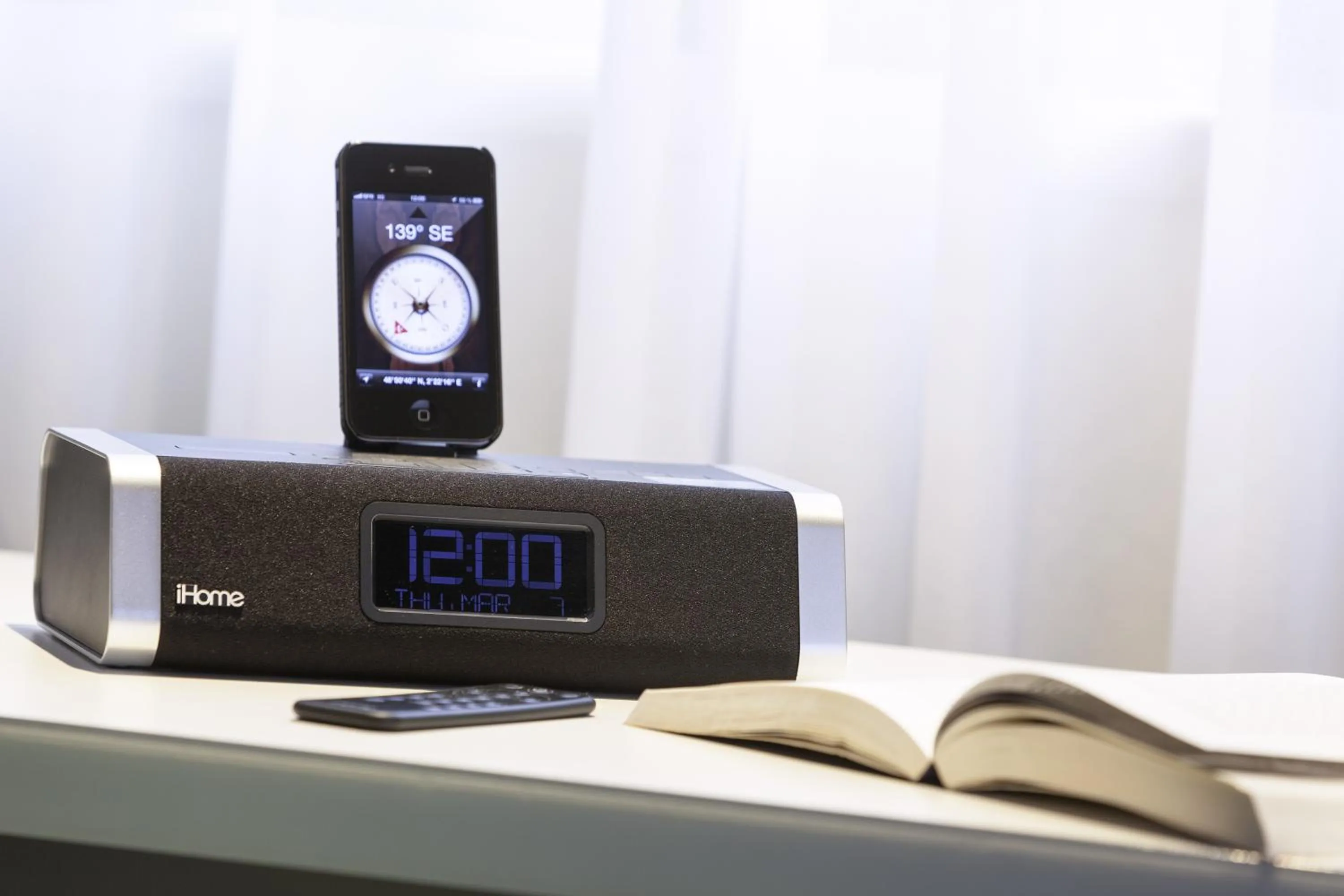 Bedroom in Mercure Cergy Pontoise Centre