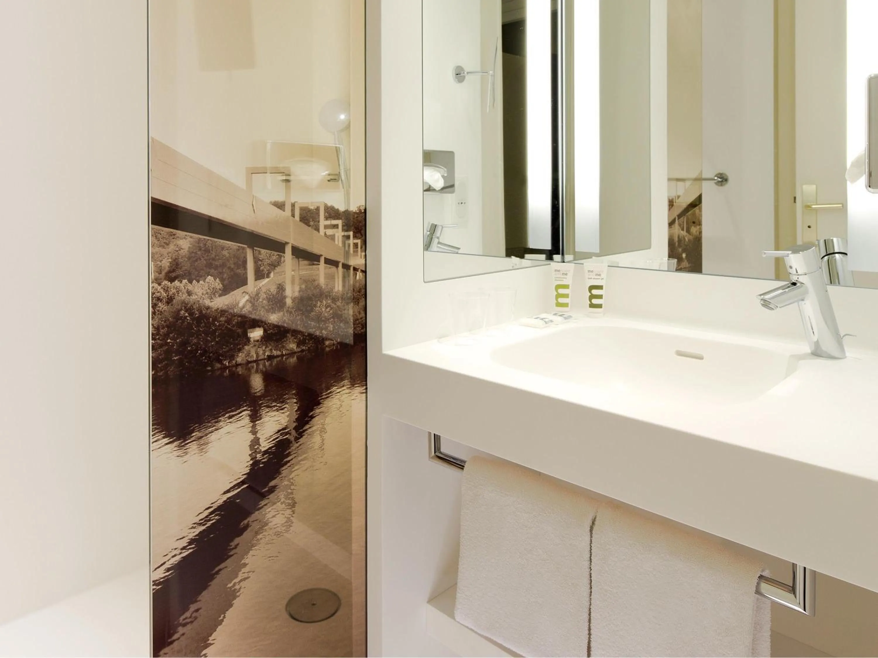 Bedroom in Mercure Cergy Pontoise Centre