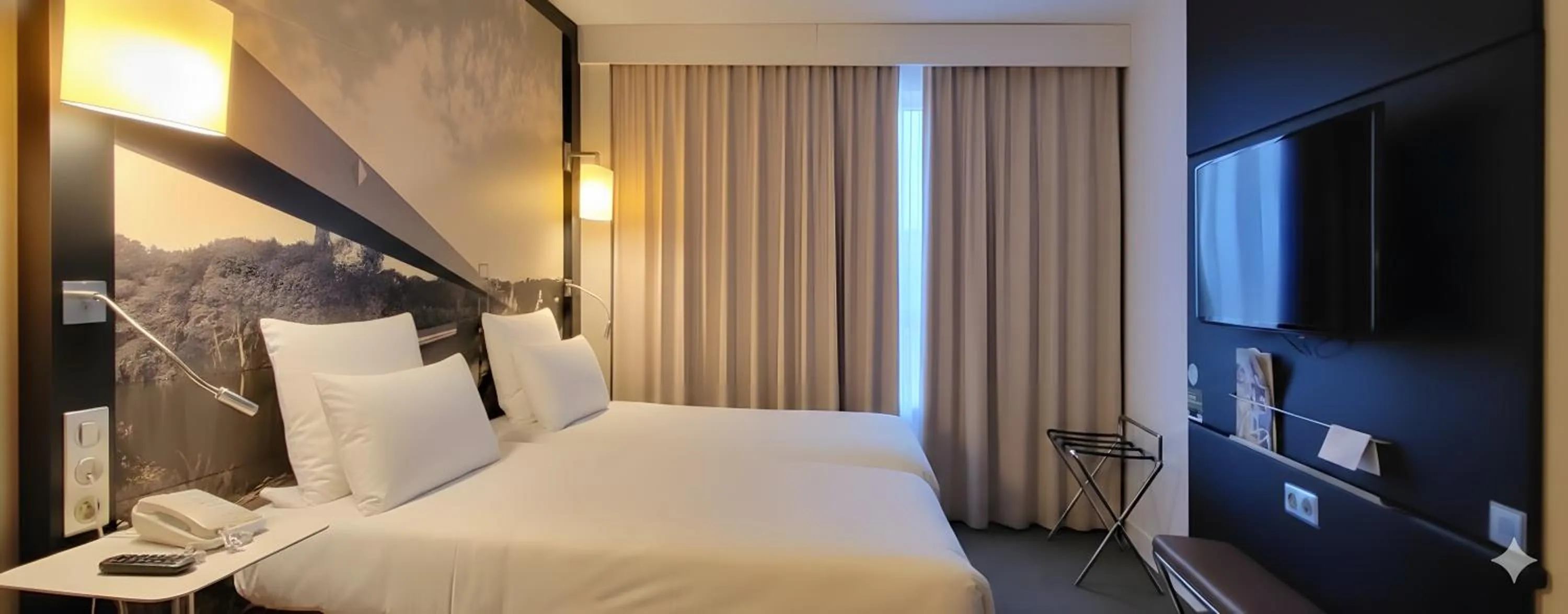 Bed in Mercure Cergy Pontoise Centre