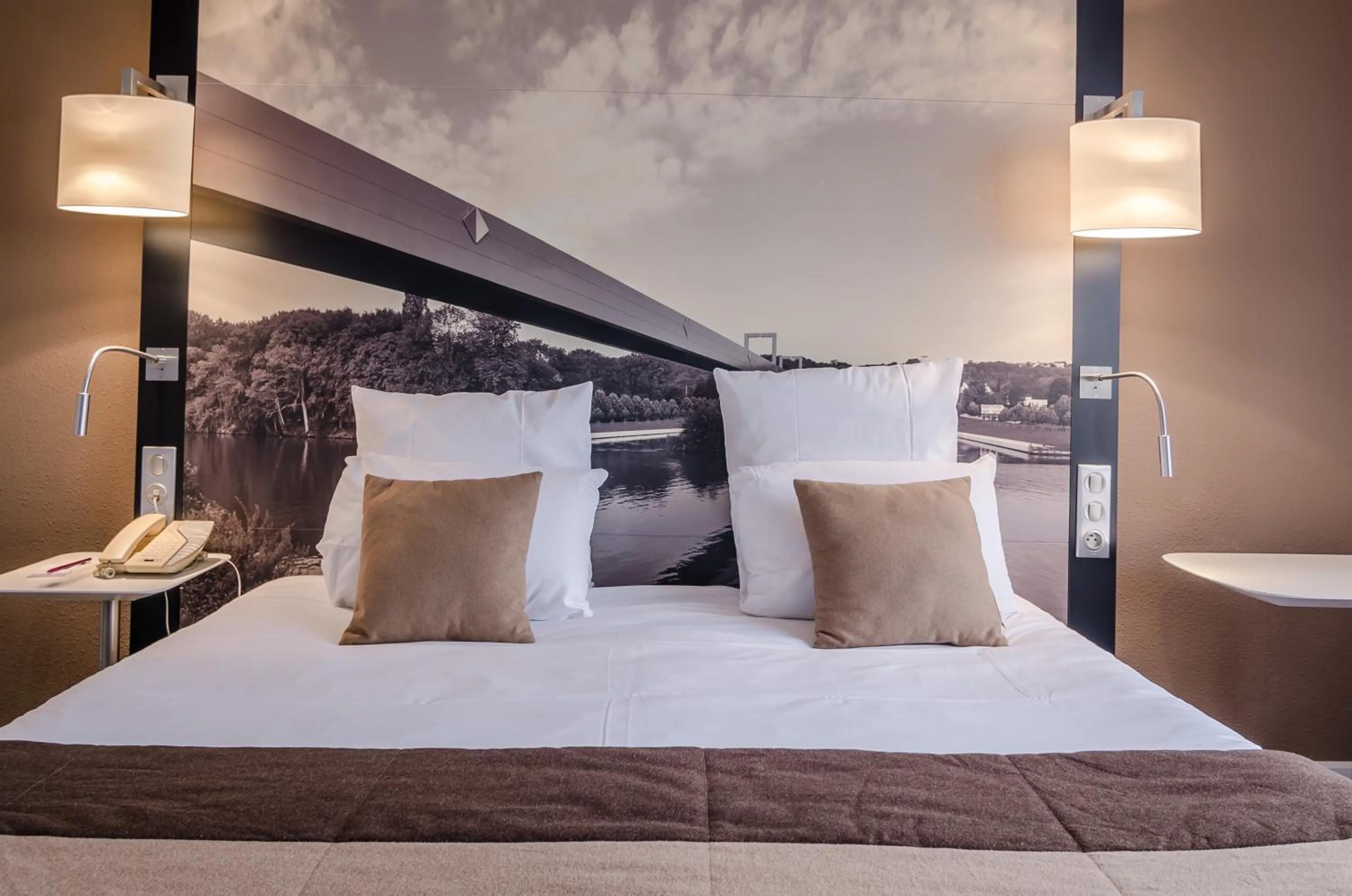 Bed in Mercure Cergy Pontoise Centre