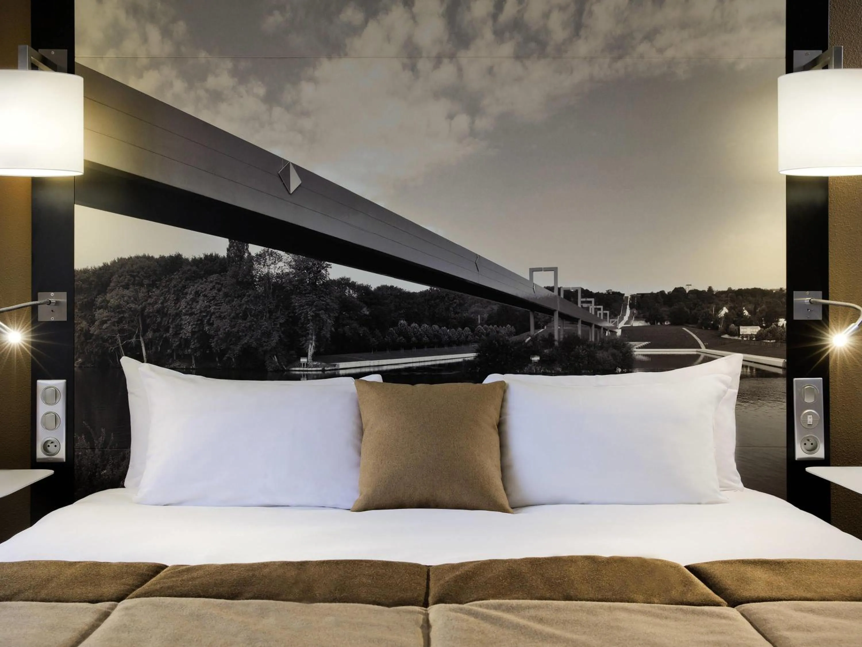 Bedroom, Bed in Mercure Cergy Pontoise Centre