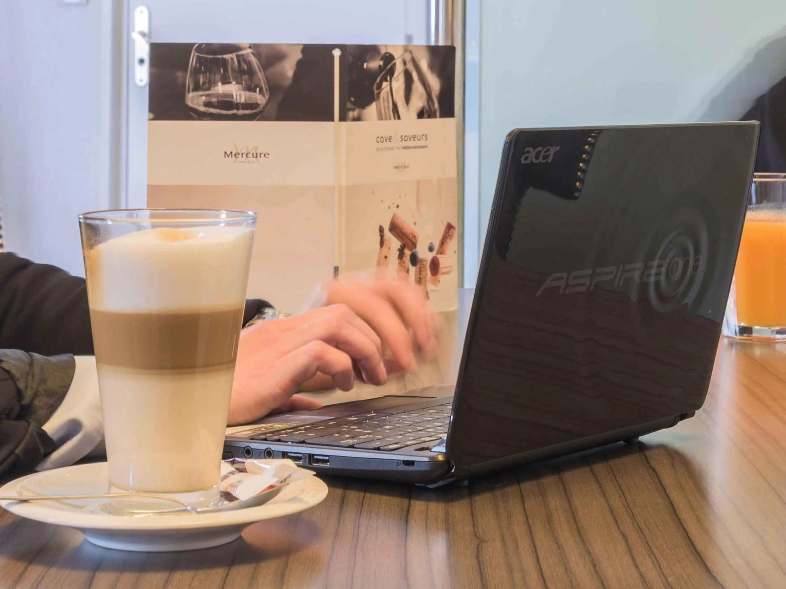 Lounge or bar in Mercure Tours Centre Gare et Congrès