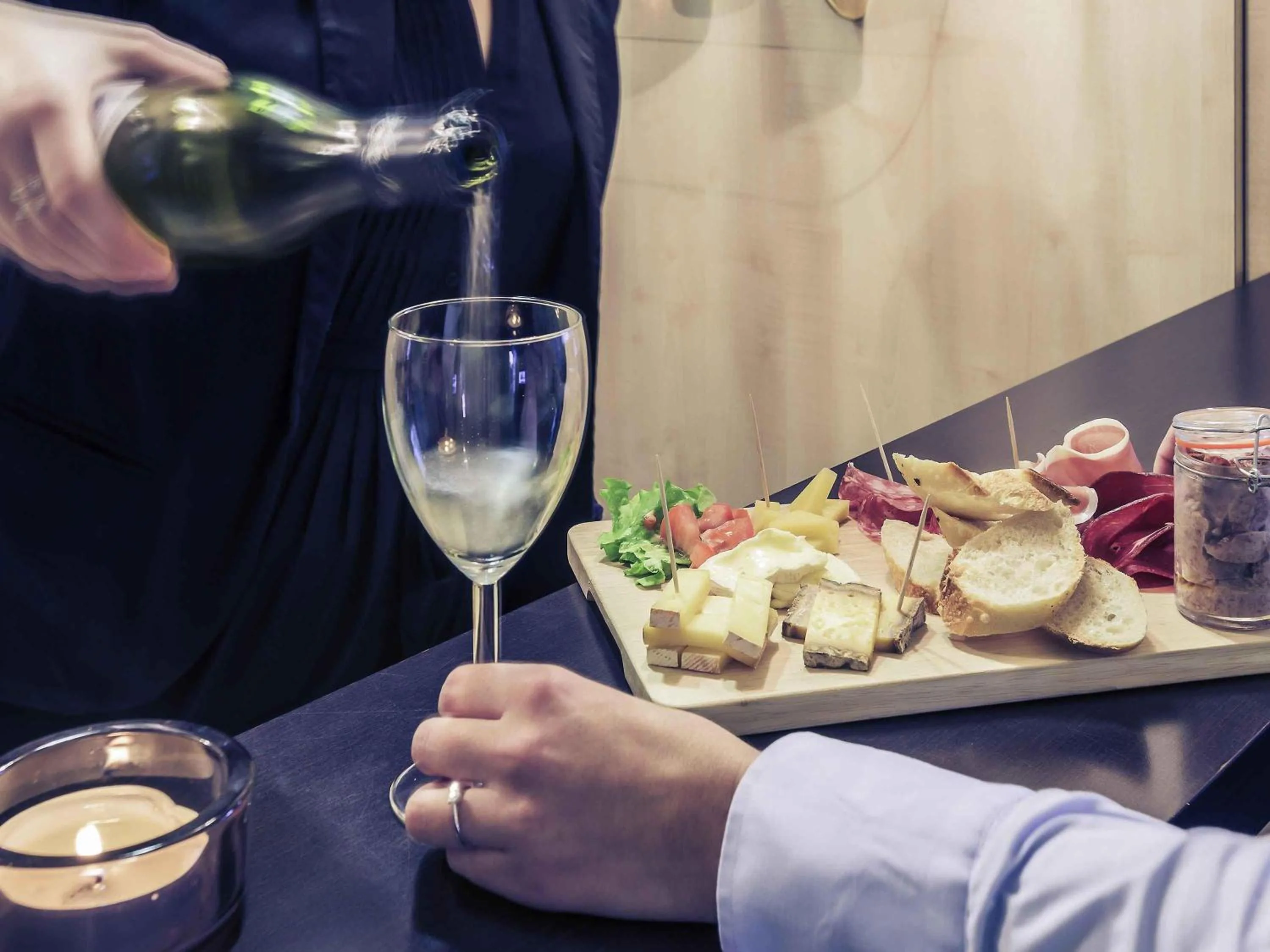 Lounge or bar in Mercure Tours Centre Gare et Congrès