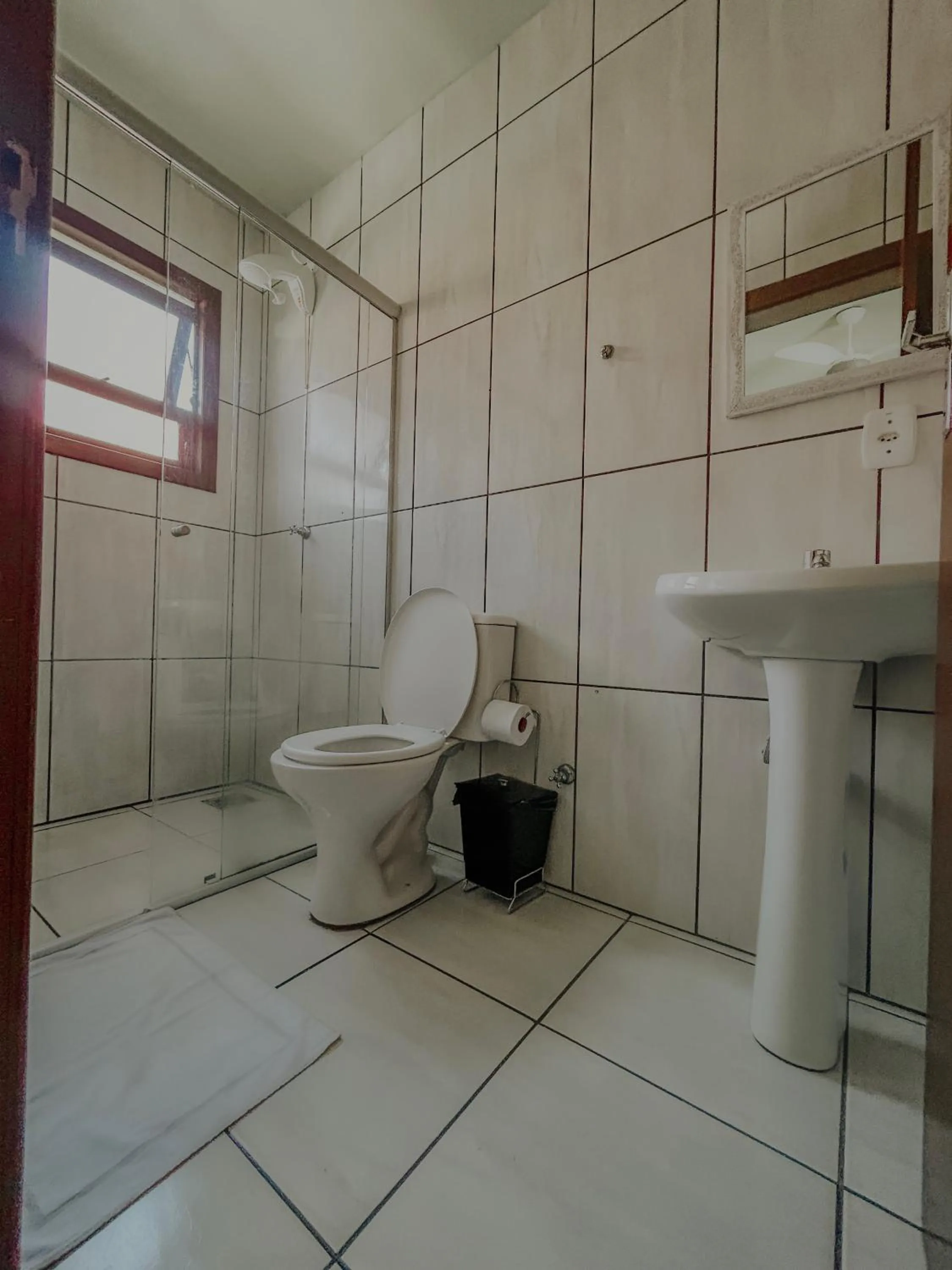 Toilet in Hotel Girassol