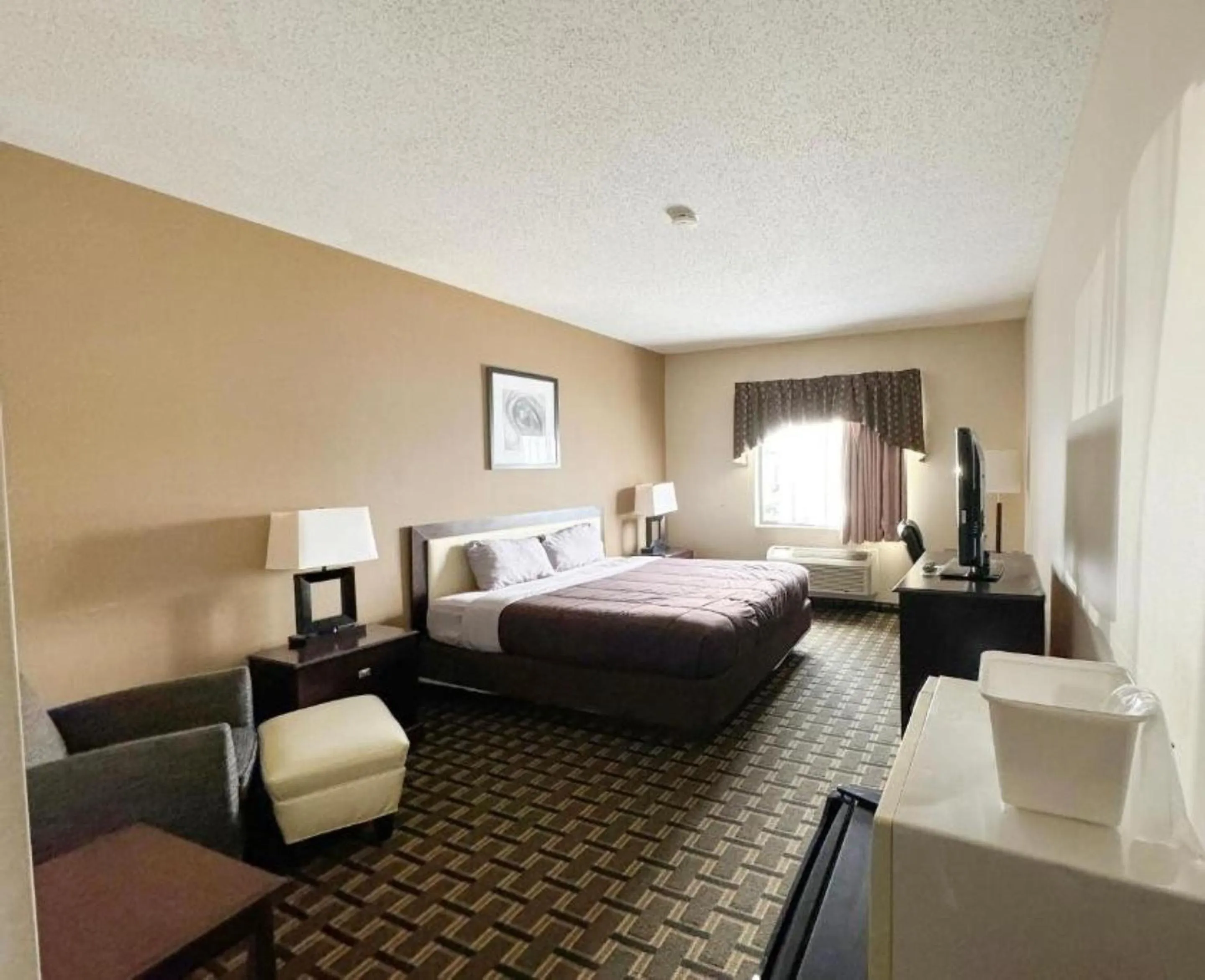 Bedroom, Bed in FairBridge Inn & Suites Batavia-Darien Amusement Park