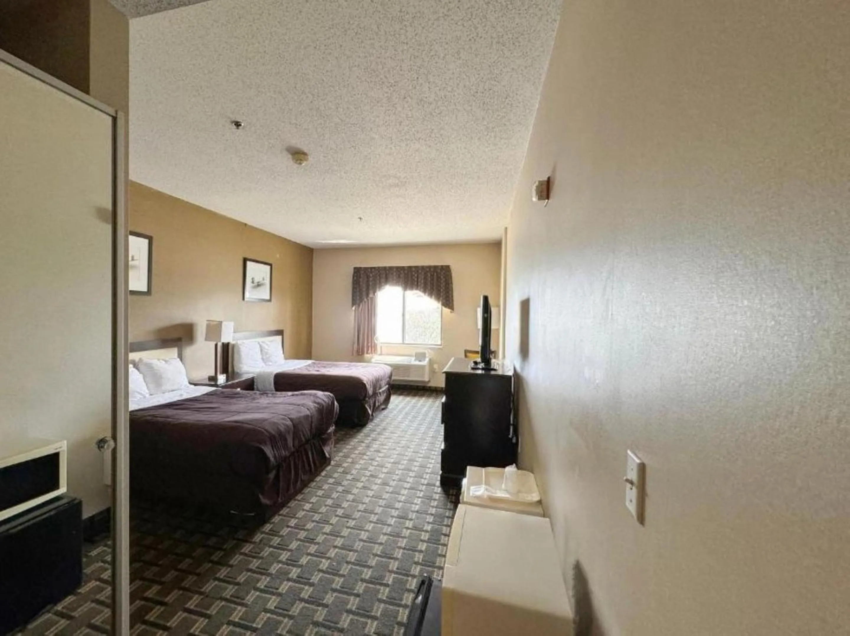 Bedroom, Bed in FairBridge Inn & Suites Batavia-Darien Amusement Park