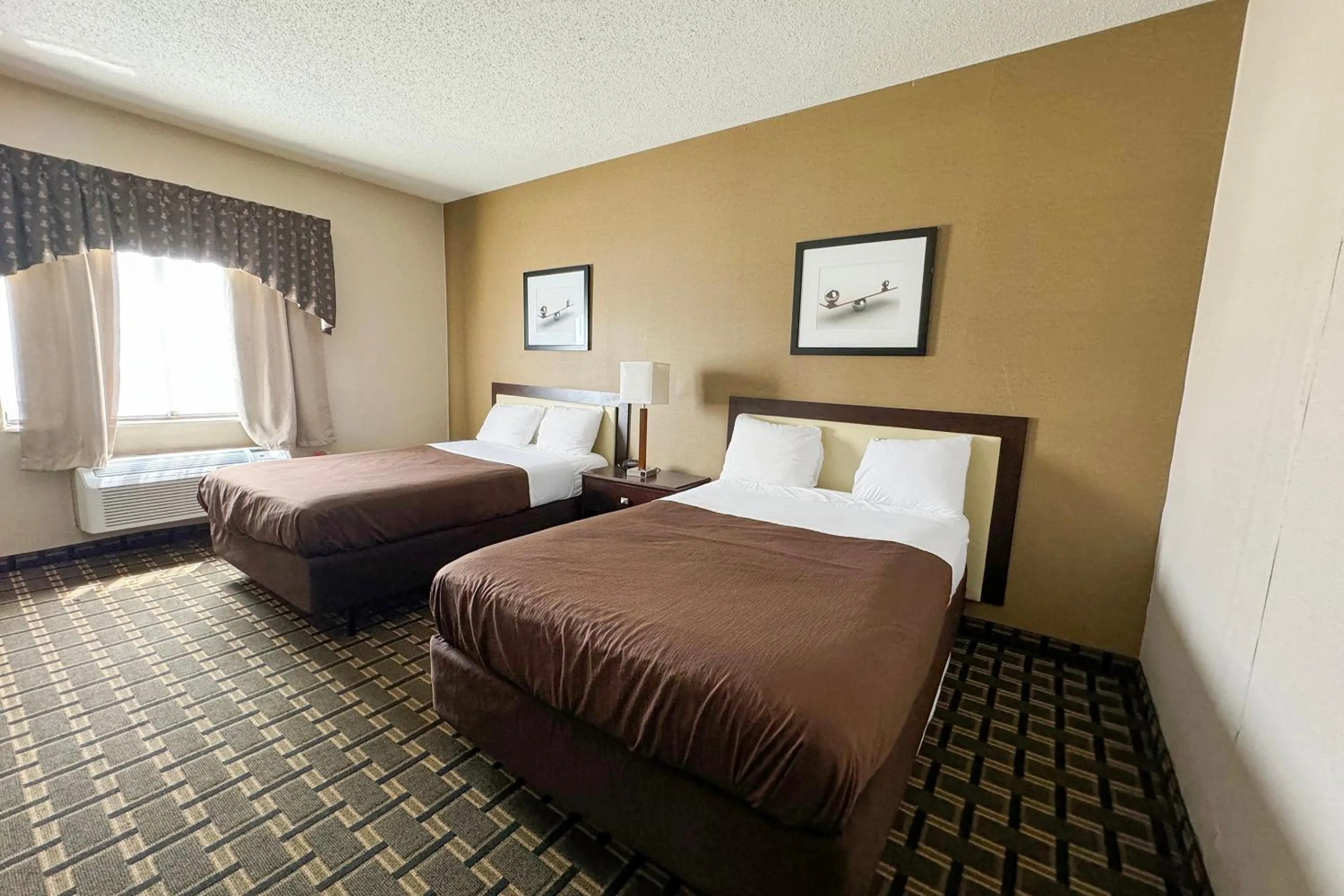 Bedroom, Bed in FairBridge Inn & Suites Batavia-Darien Amusement Park