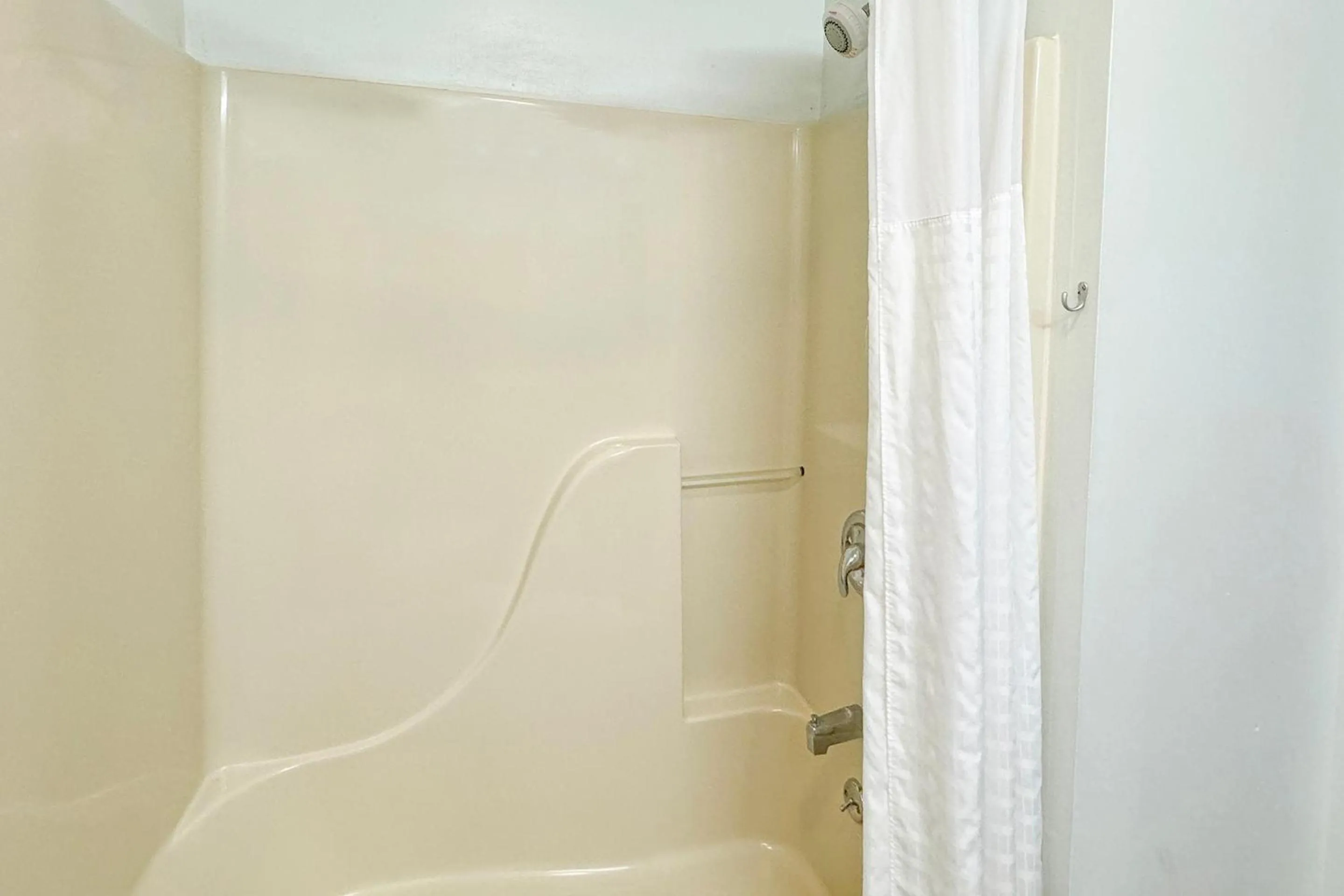 Bathroom in FairBridge Inn & Suites Batavia-Darien Amusement Park