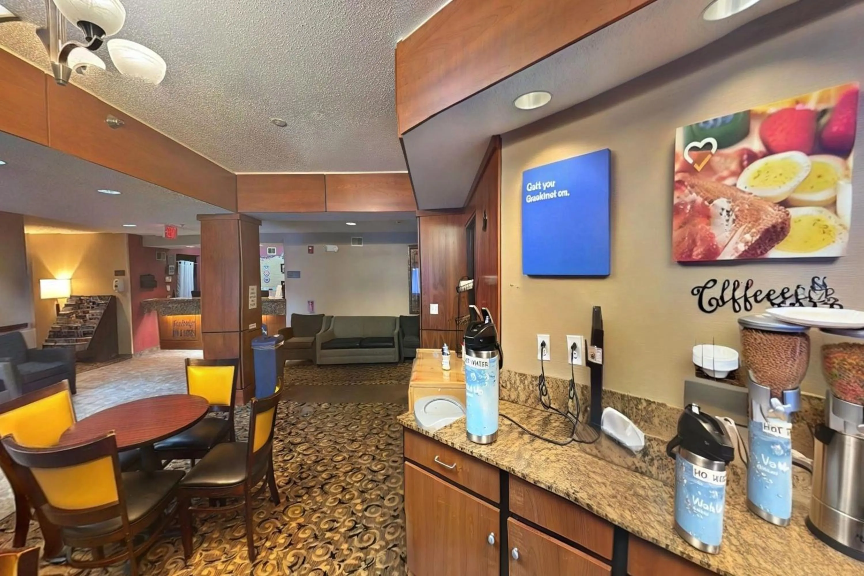 Breakfast in FairBridge Inn & Suites Batavia-Darien Amusement Park
