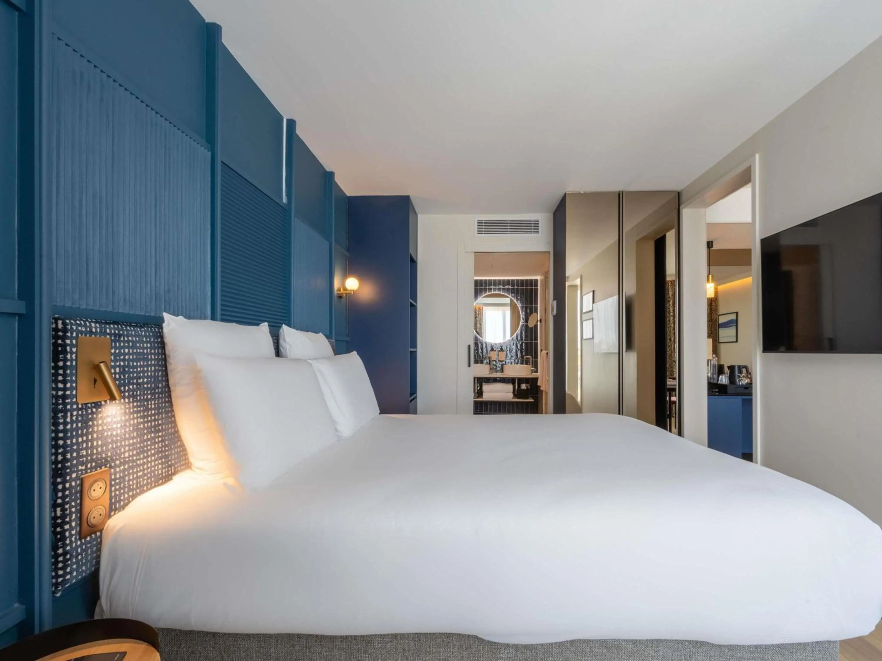 Bedroom, Bed in Mercure La Rochelle Vieux Port