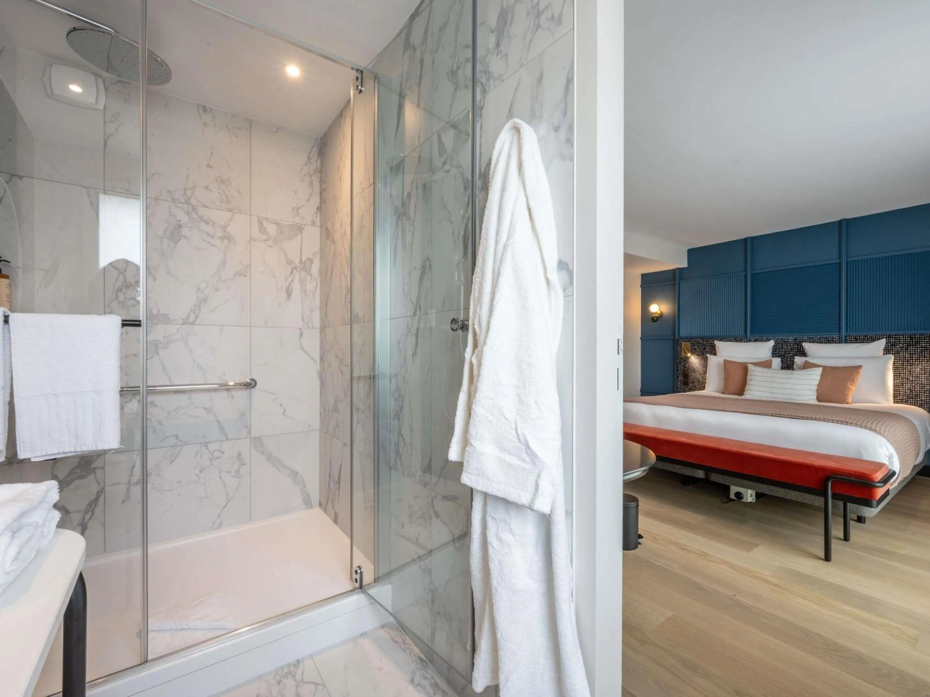 Bedroom, Bed in Mercure La Rochelle Vieux Port