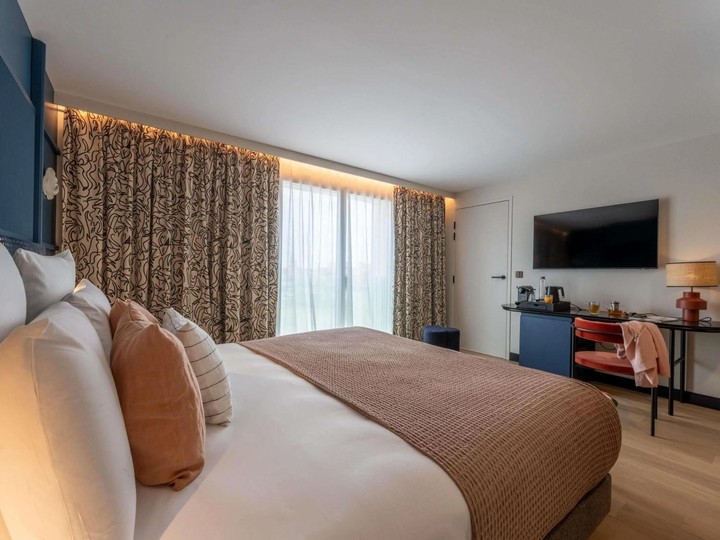 Bedroom, Bed in Mercure La Rochelle Vieux Port