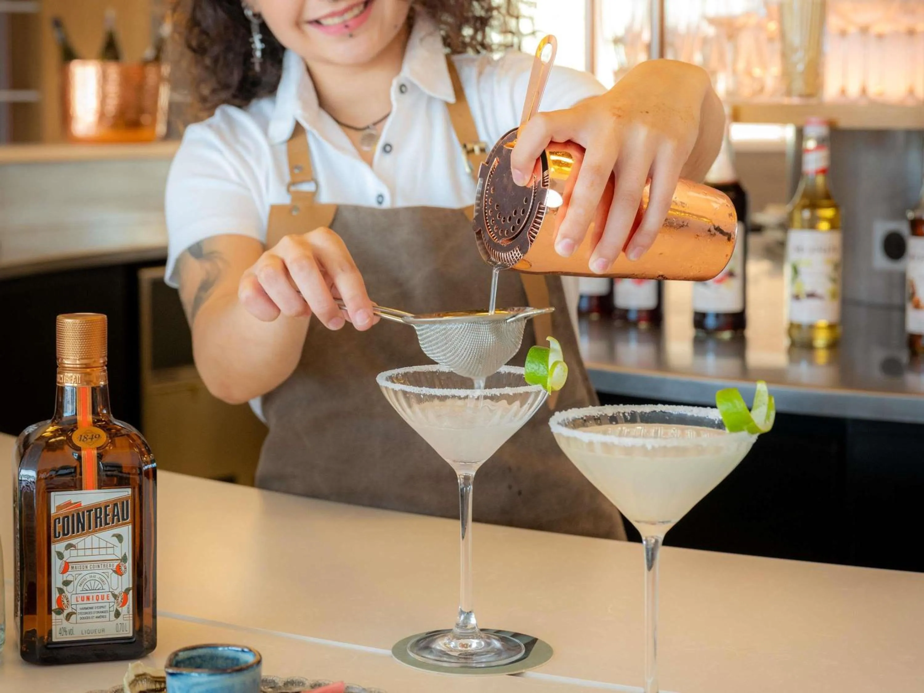 Lounge or bar in Mercure La Rochelle Vieux Port