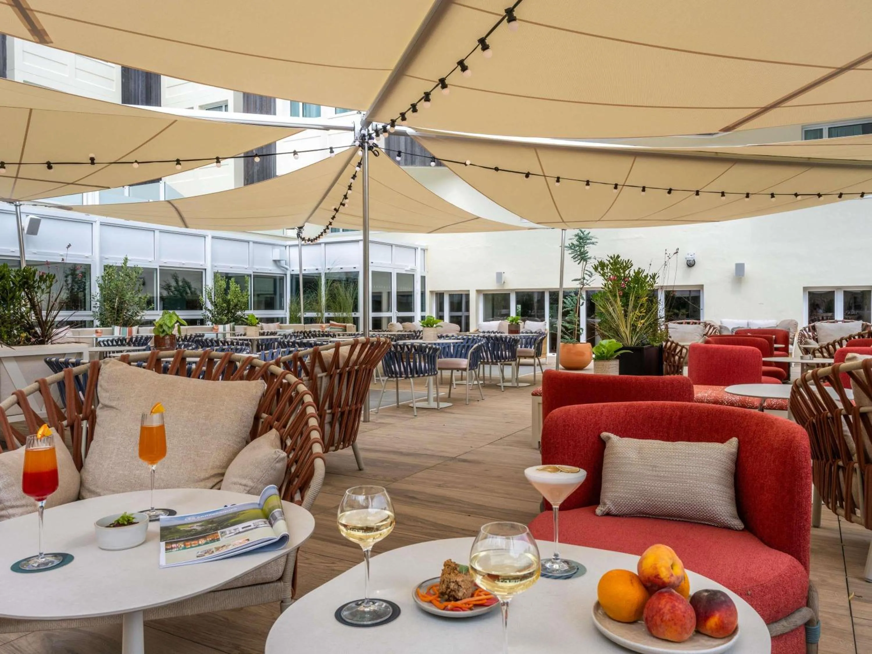 Pool view in Mercure La Rochelle Vieux Port